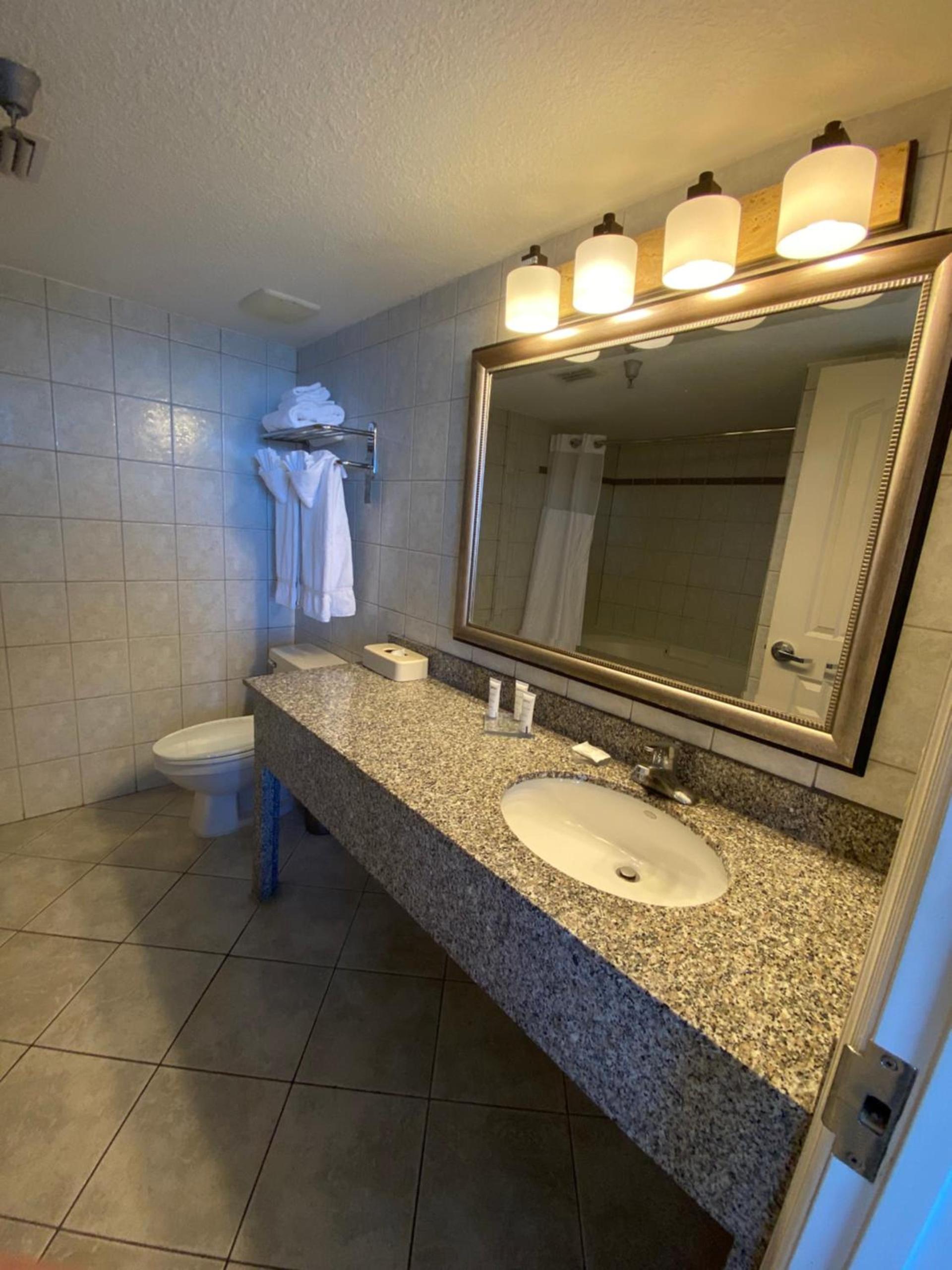 Radisson Suite Hotel Oceanfront photo 48