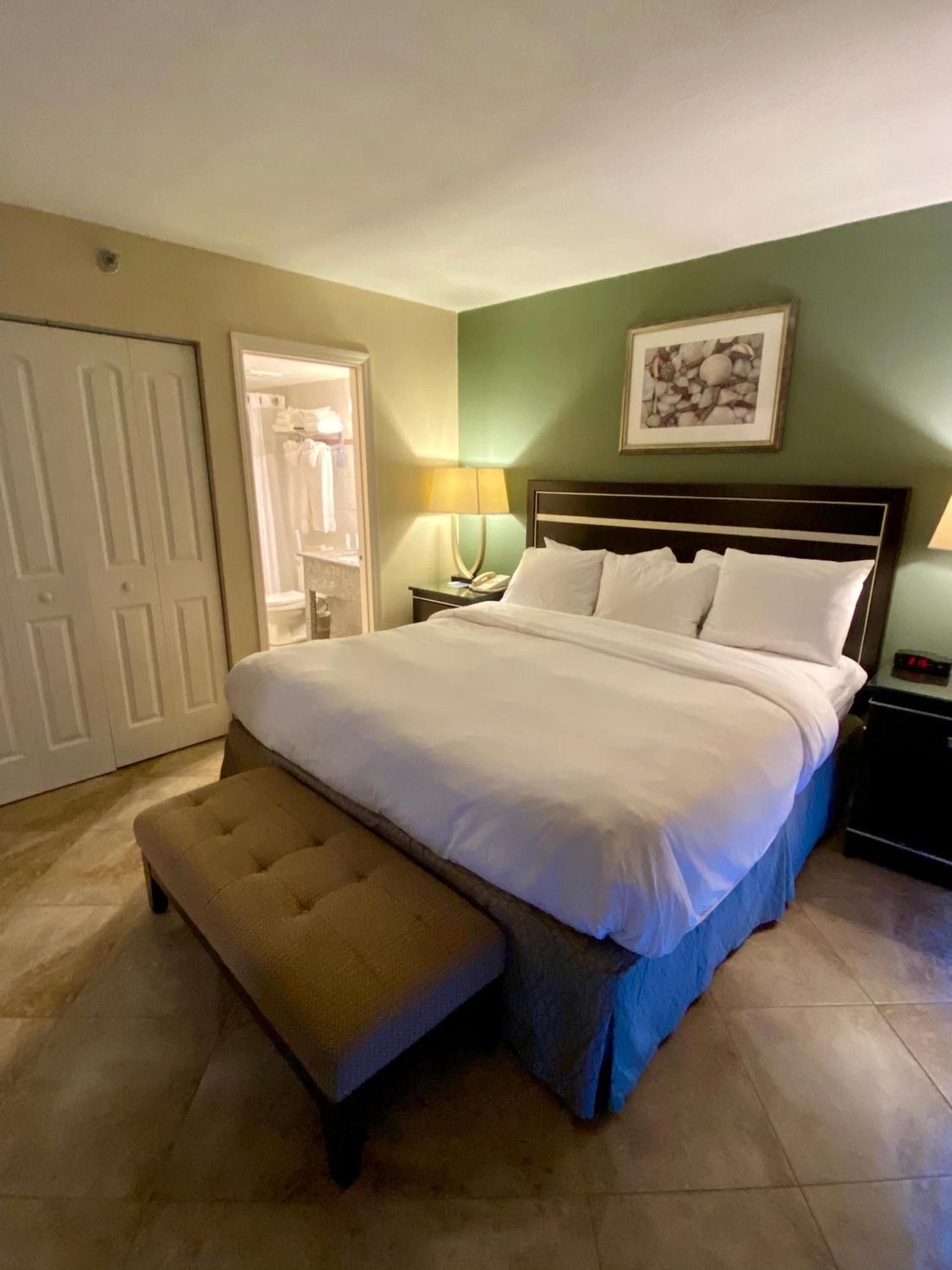 Radisson Suite Hotel Oceanfront photo 46