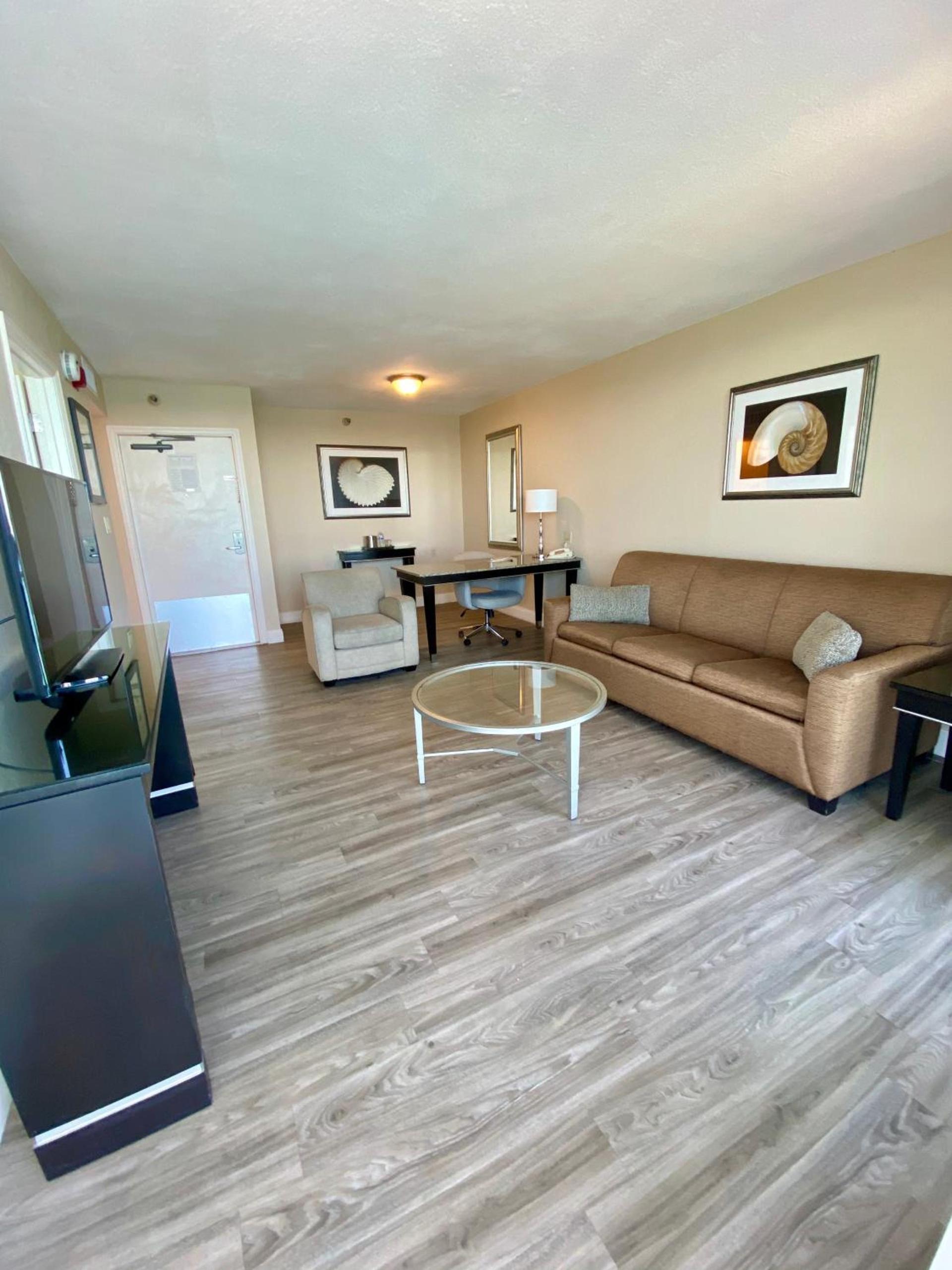 Radisson Suite Hotel Oceanfront photo 45