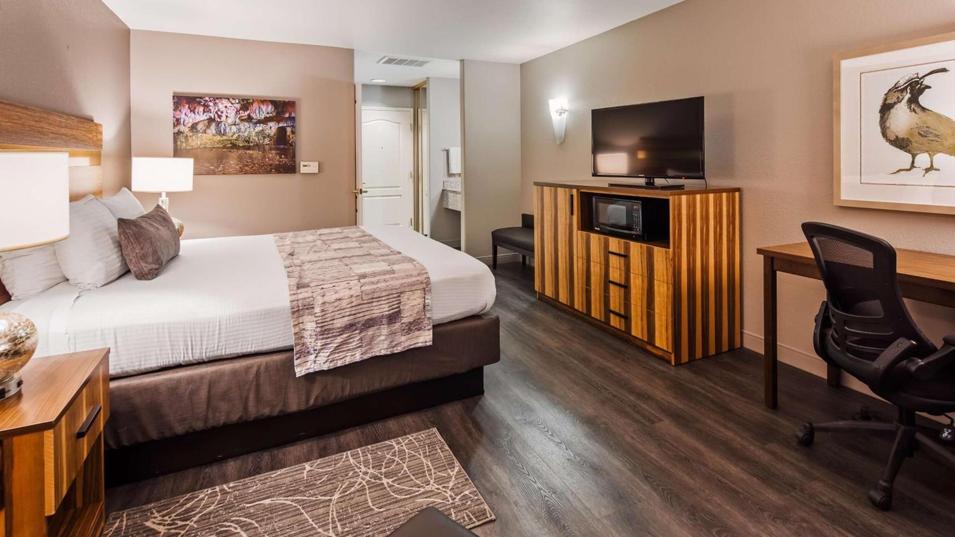 Best Western Cedar Inn & Suites photo 9