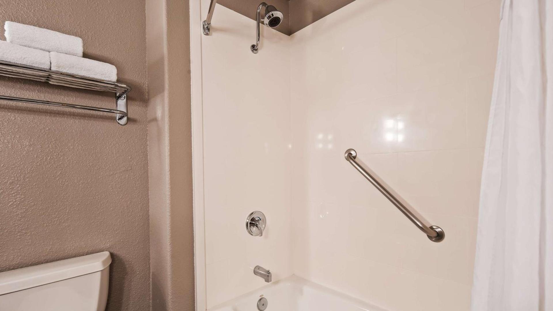Best Western Cedar Inn & Suites photo 14