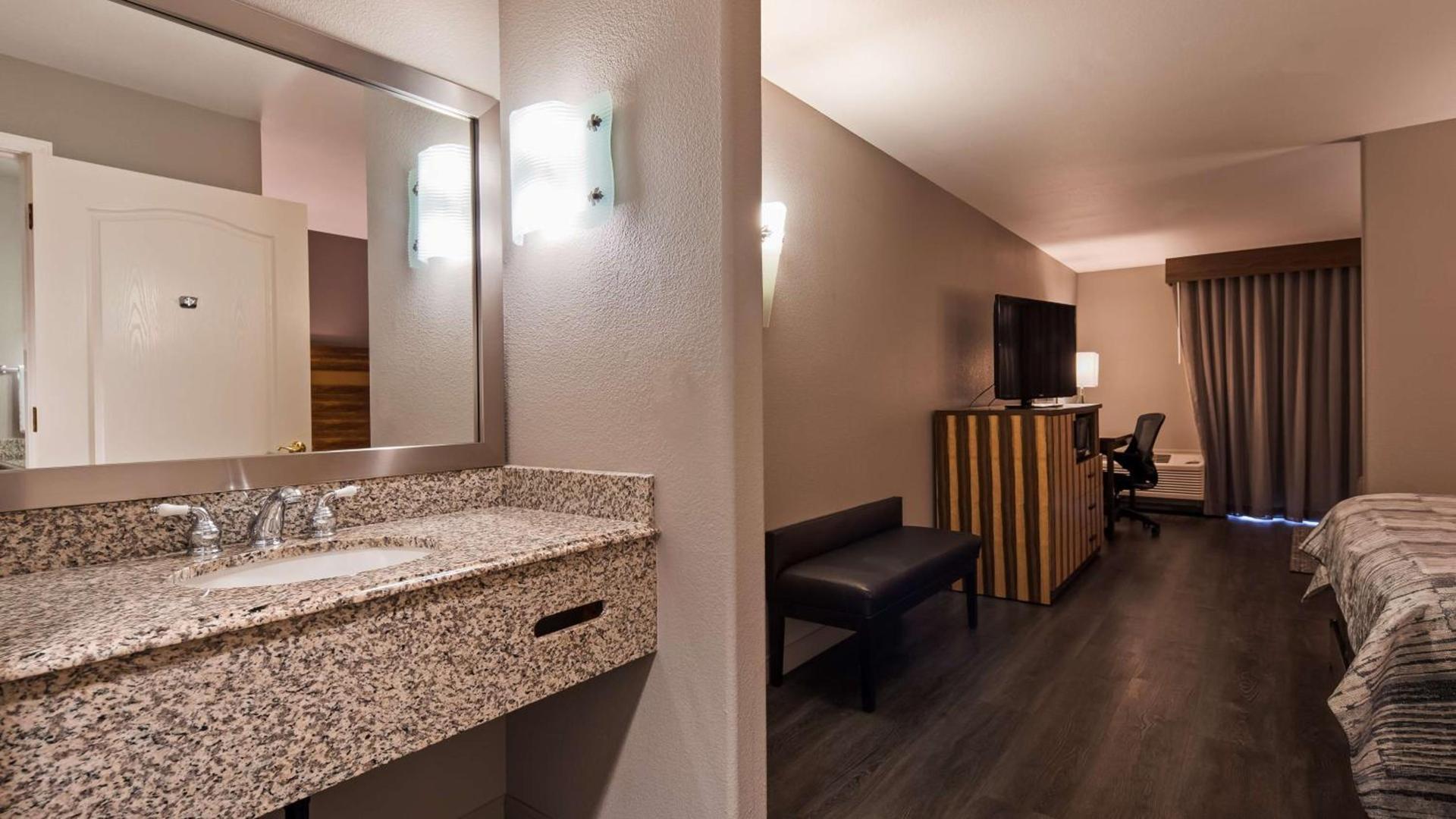Best Western Cedar Inn & Suites photo 15