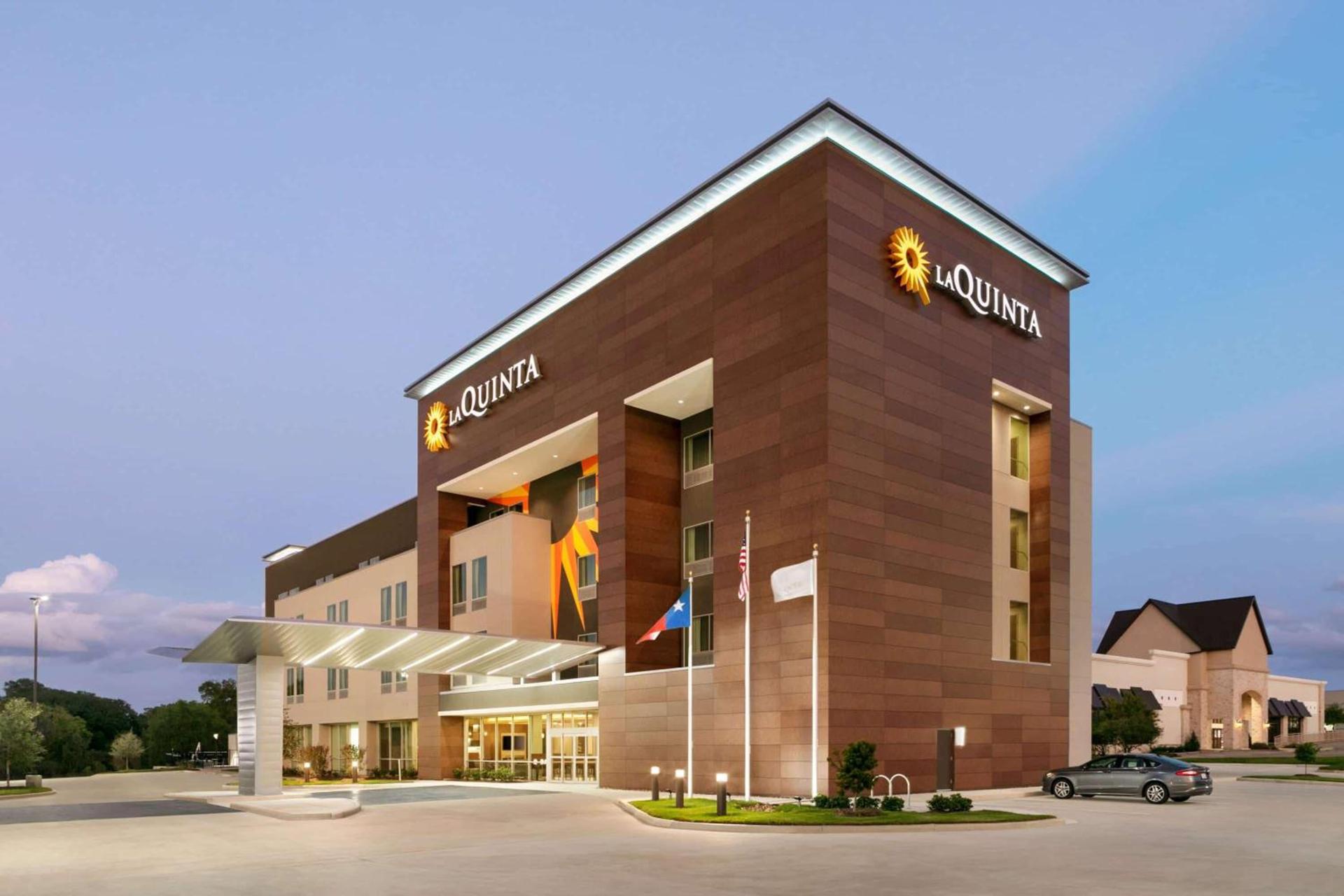 La Quinta Inn & Suites by Wyndham College Station North — hotel in College Station