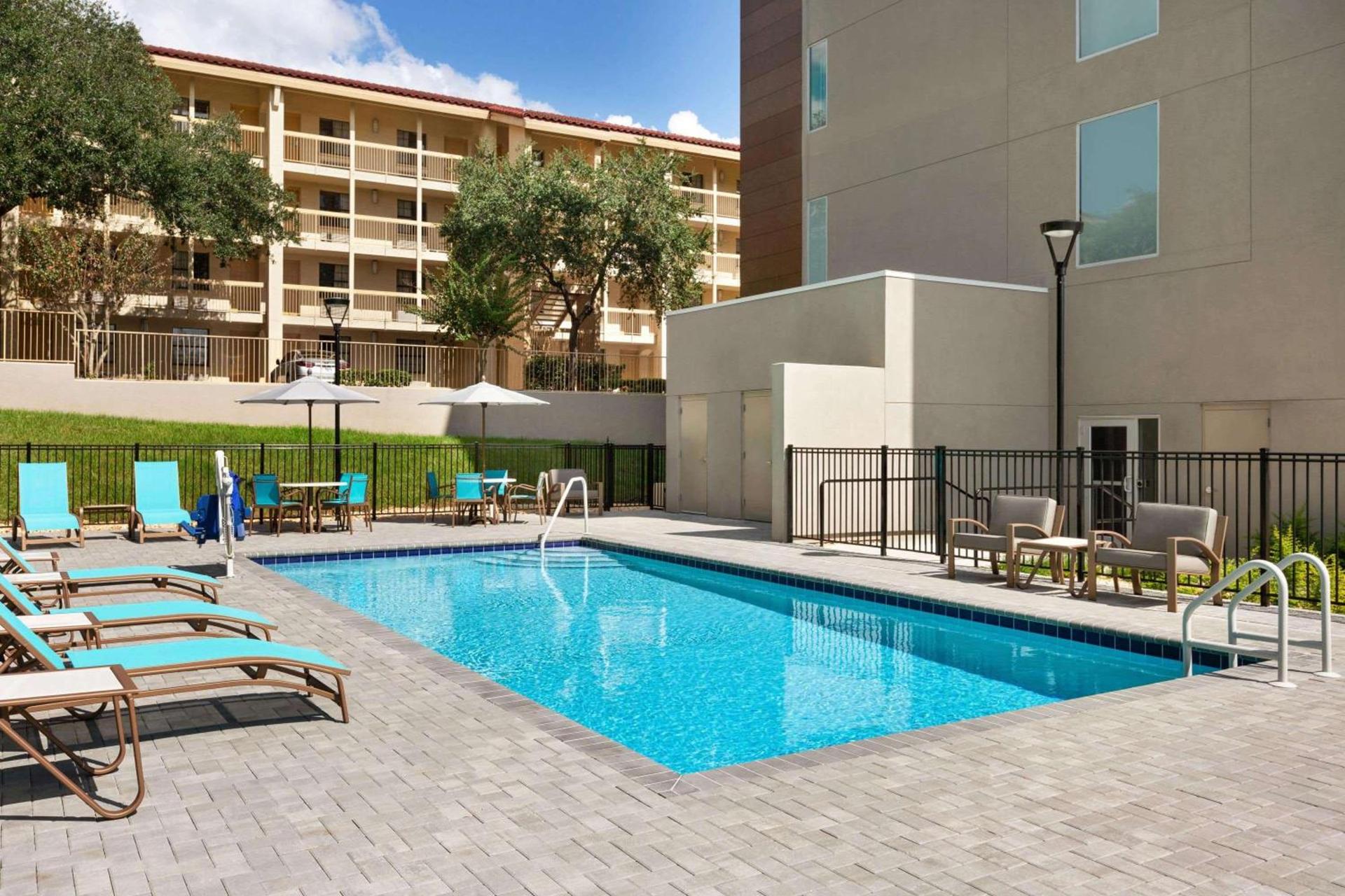 La Quinta by Wyndham Gainesville photo 2