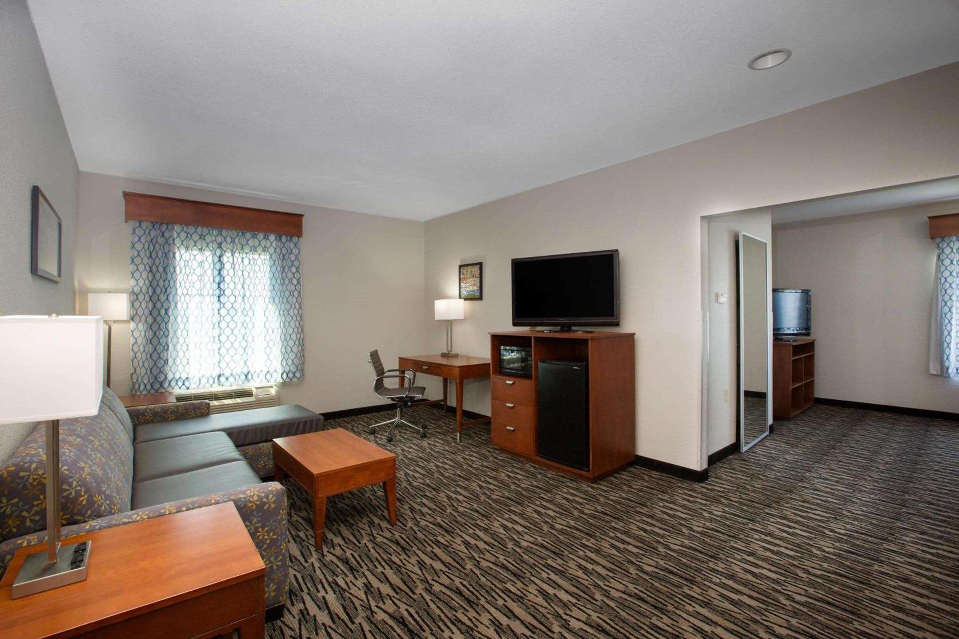 La Quinta by Wyndham Tupelo photo 26