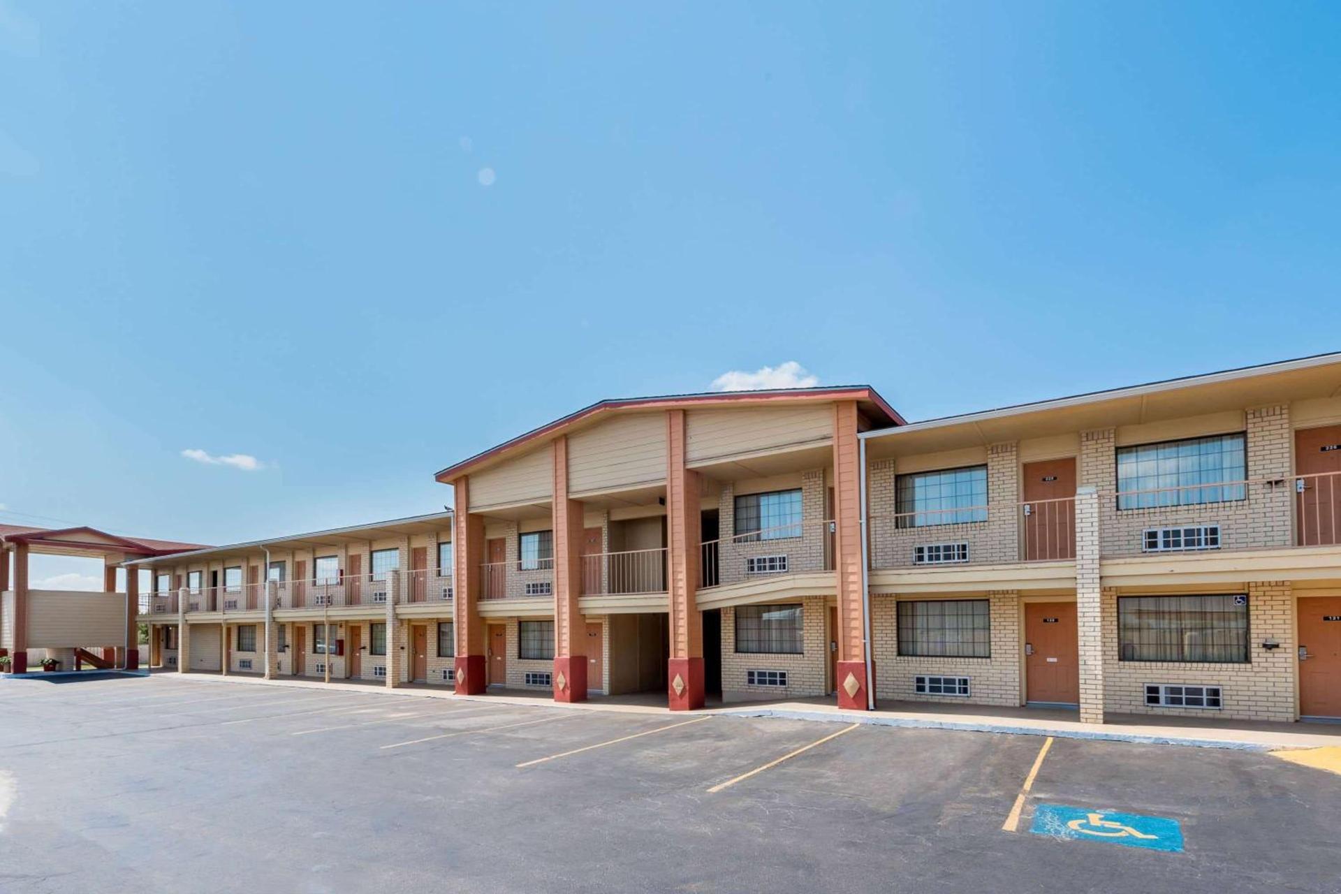 Super 8 by Wyndham Waco/Mall area TX photo 3