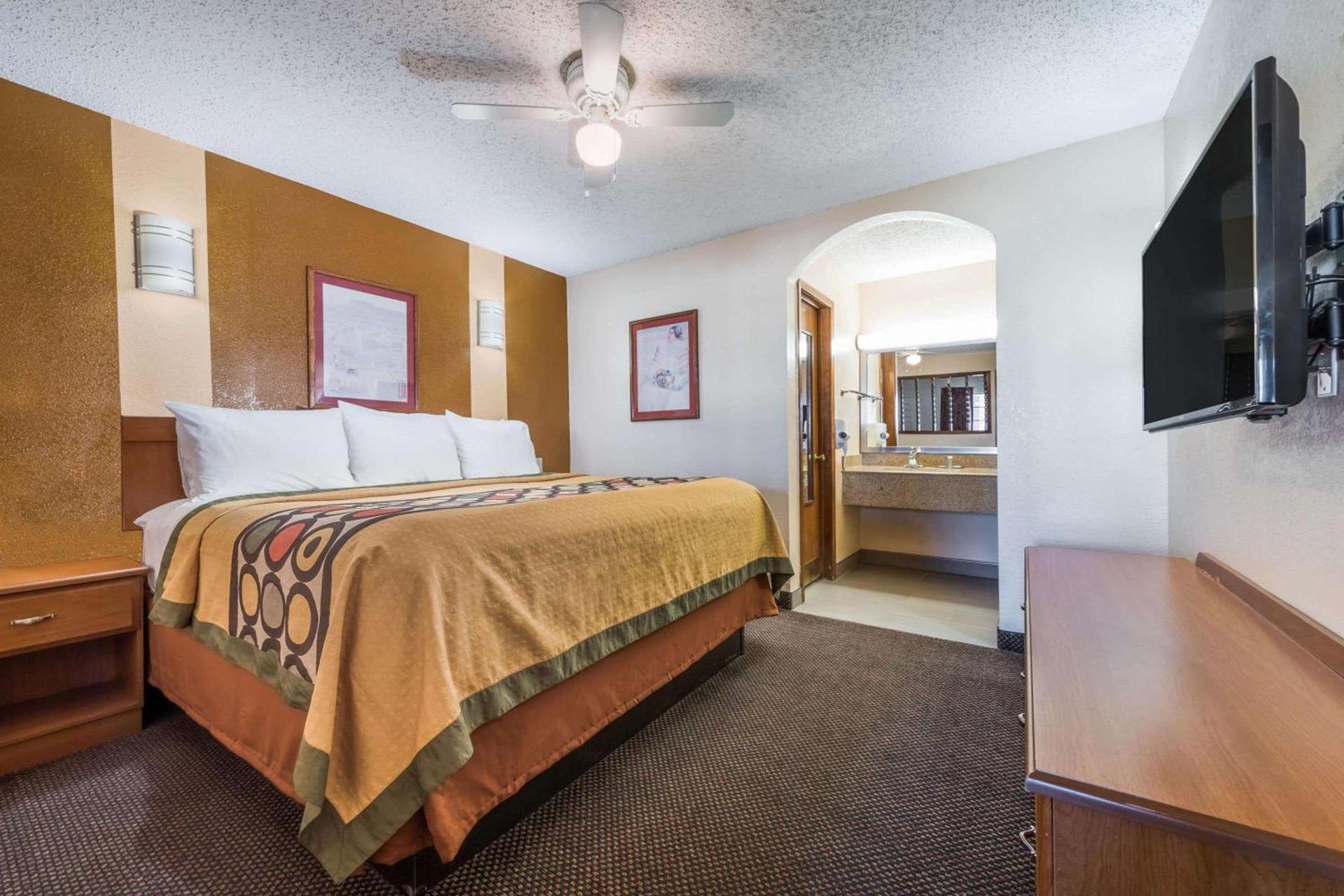 Super 8 by Wyndham Waco/Mall area TX photo 10