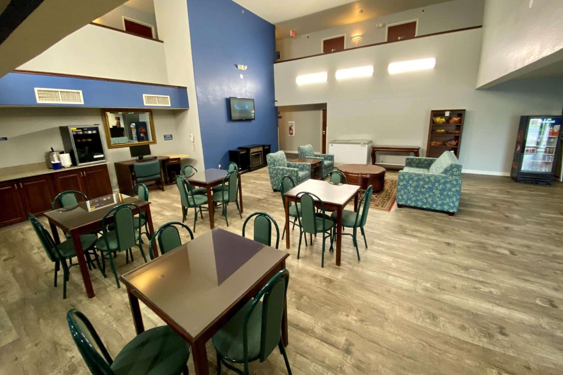 Baymont Toledo Airport Hotel Swanton photo 23