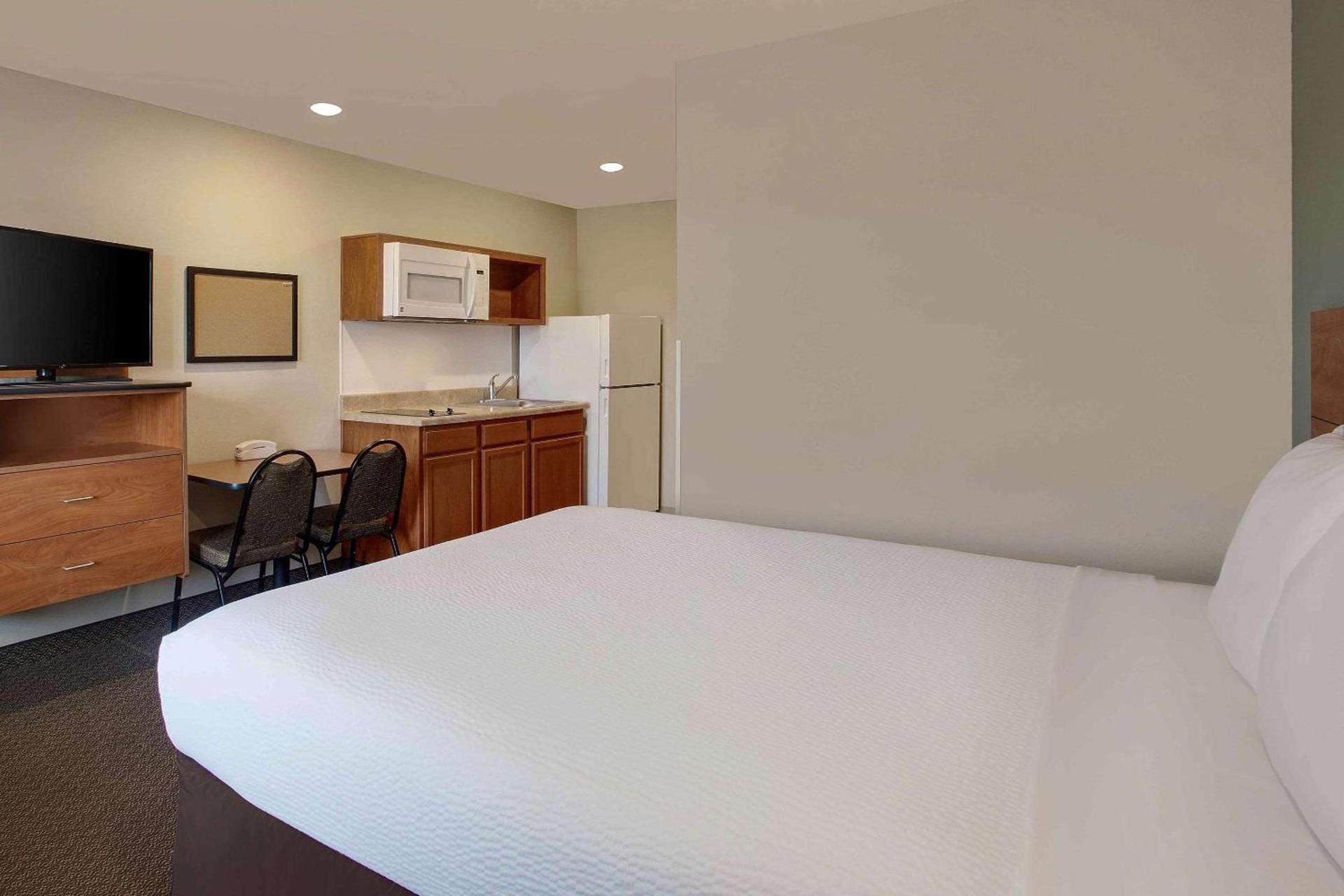 WoodSpring Suites Frederick I-70 photo 2