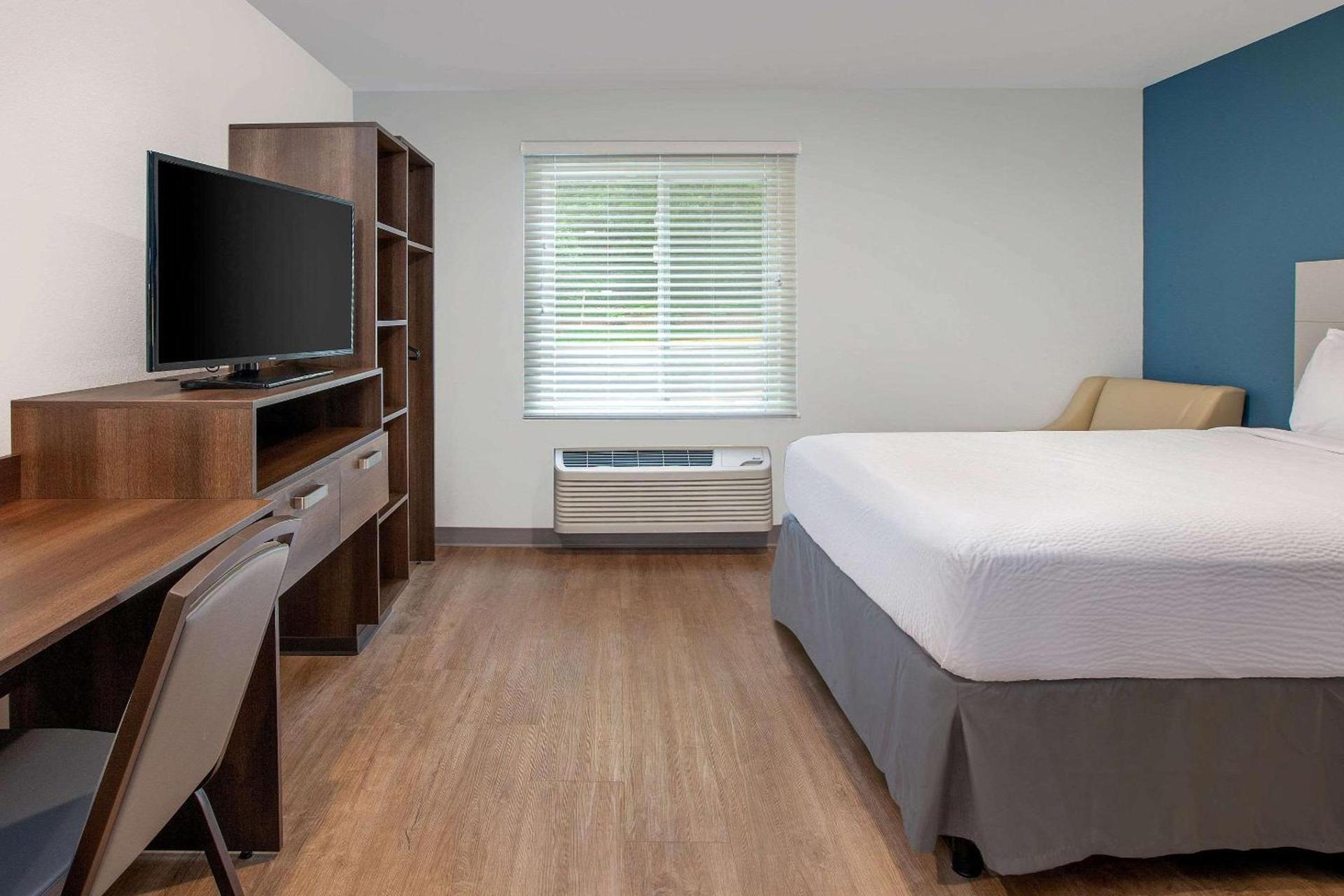 WoodSpring Suites Washington DC Northeast Greenbelt photo 12