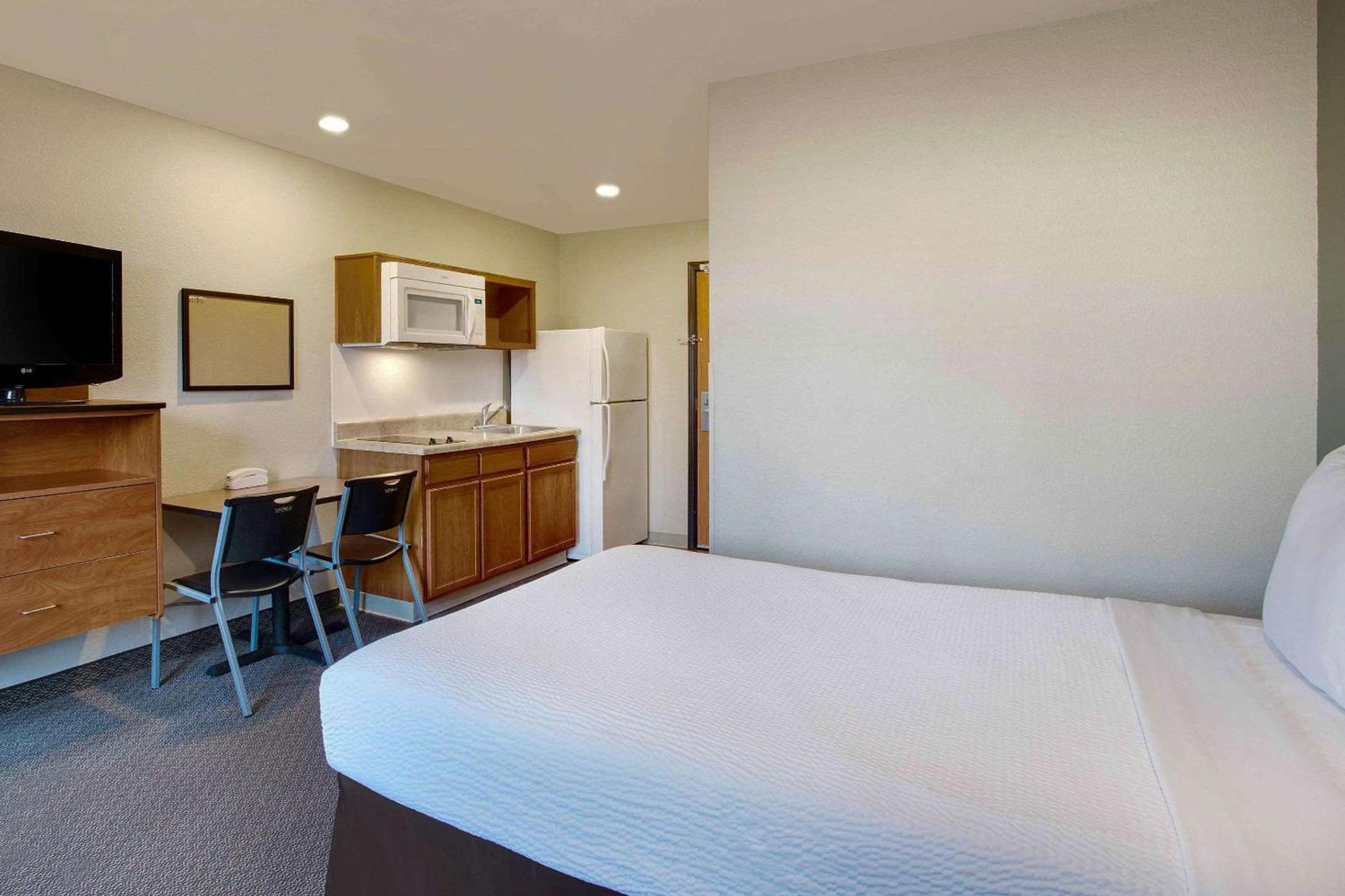 WoodSpring Suites Washington DC Andrews AFB photo 6