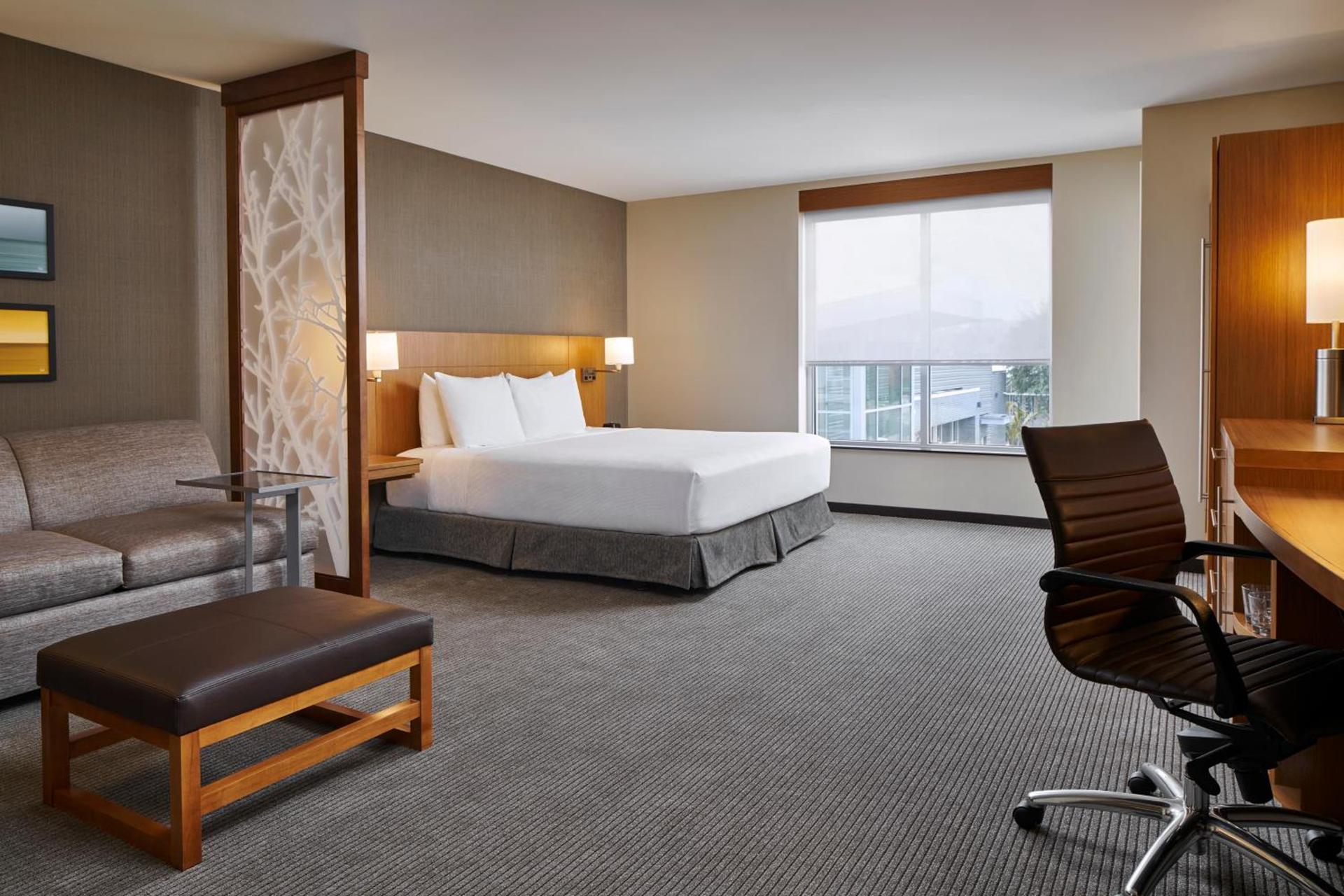 Hyatt Place Wilmington Riverfront photo 9