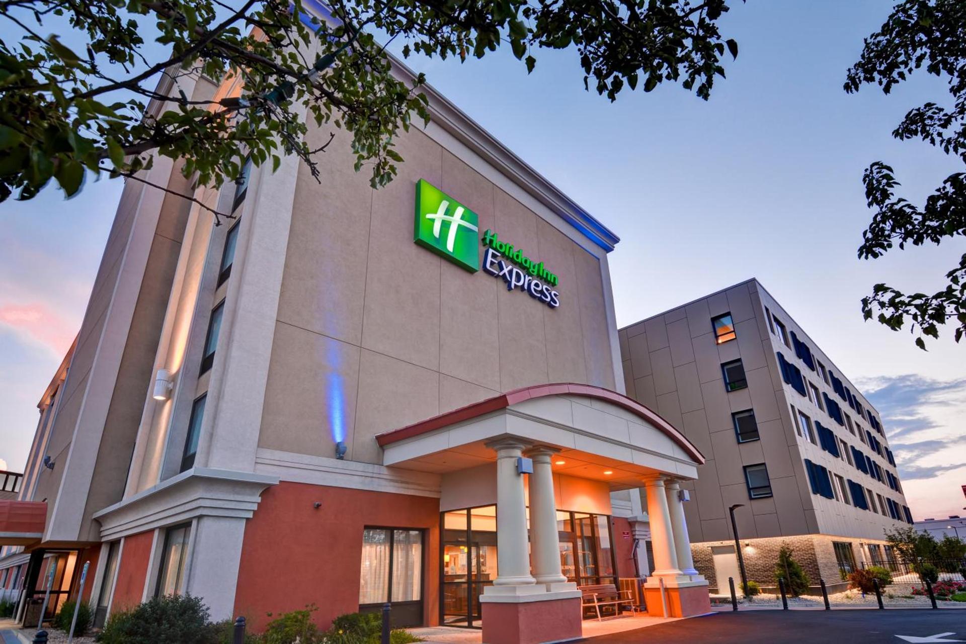 Holiday Inn Express Boston by IHG photo 1