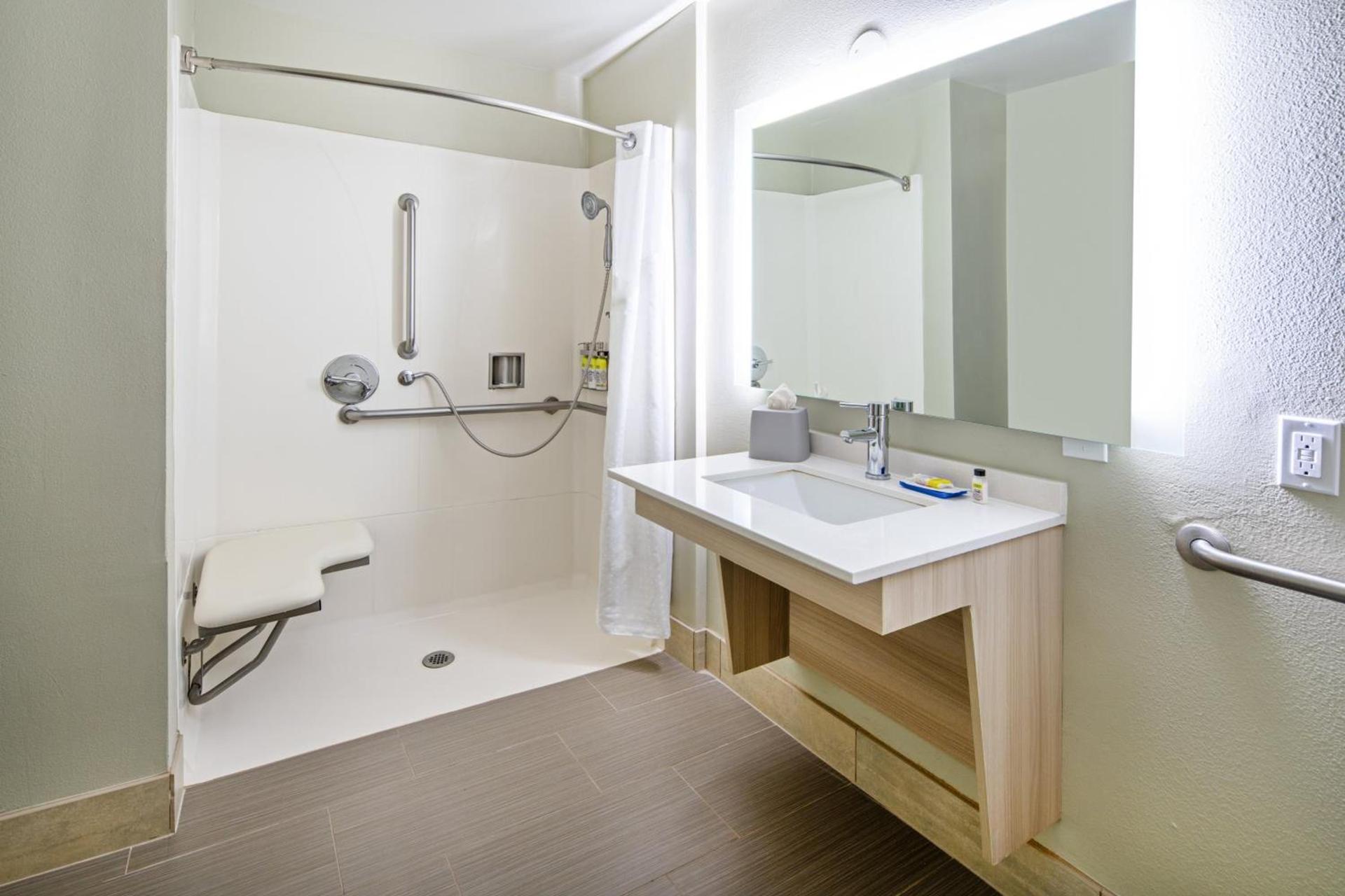 Holiday Inn Express & Suites Watsonville by IHG photo 13