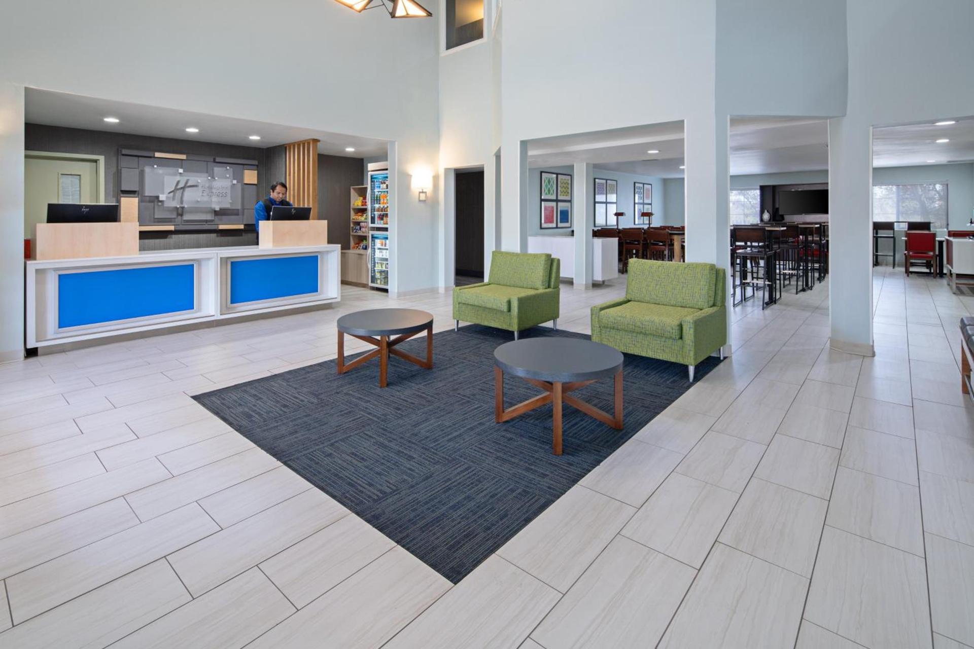 Holiday Inn Express & Suites Watsonville by IHG photo 2
