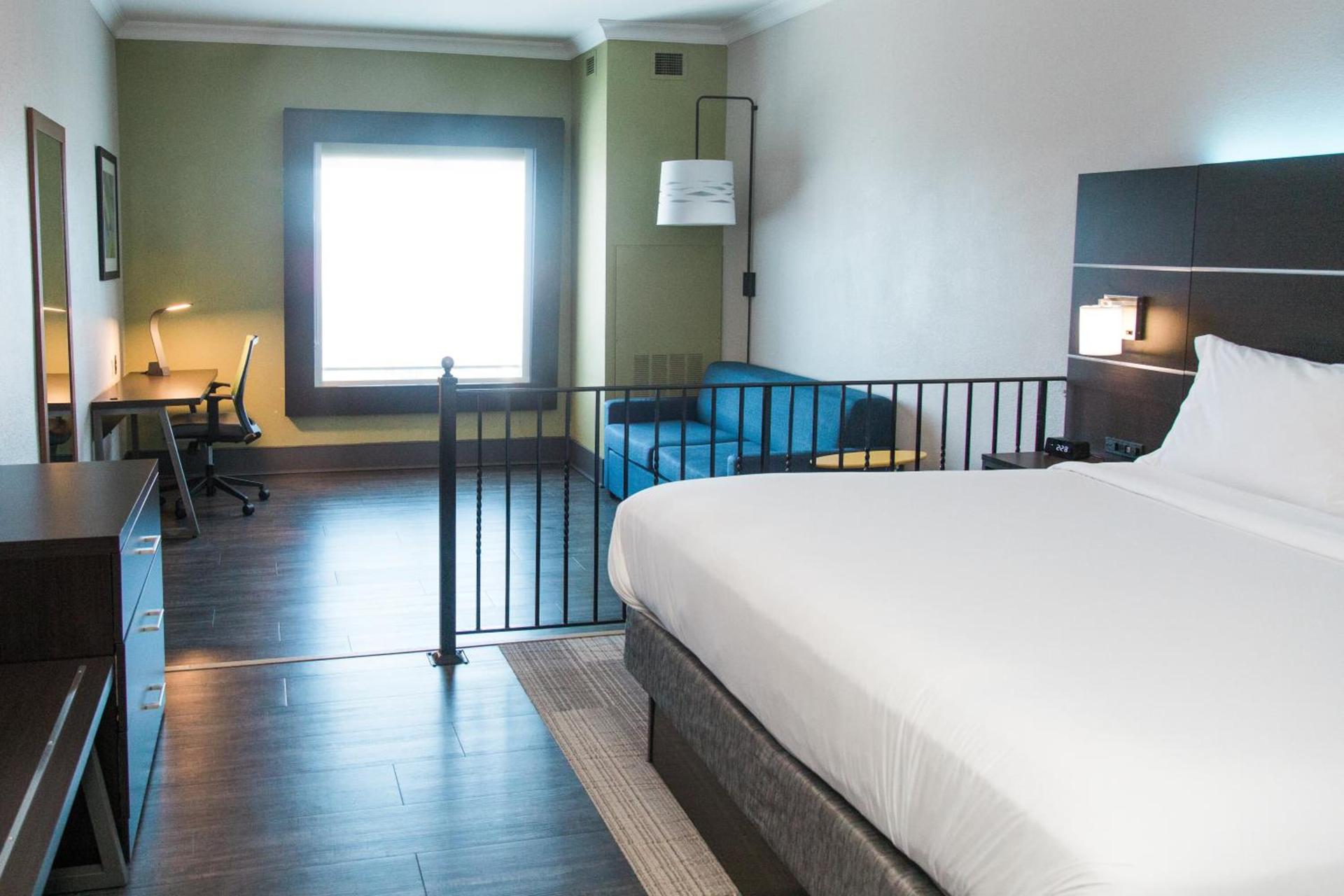 Holiday Inn Express & Suites Columbia-Fort Jackson by IHG photo 4