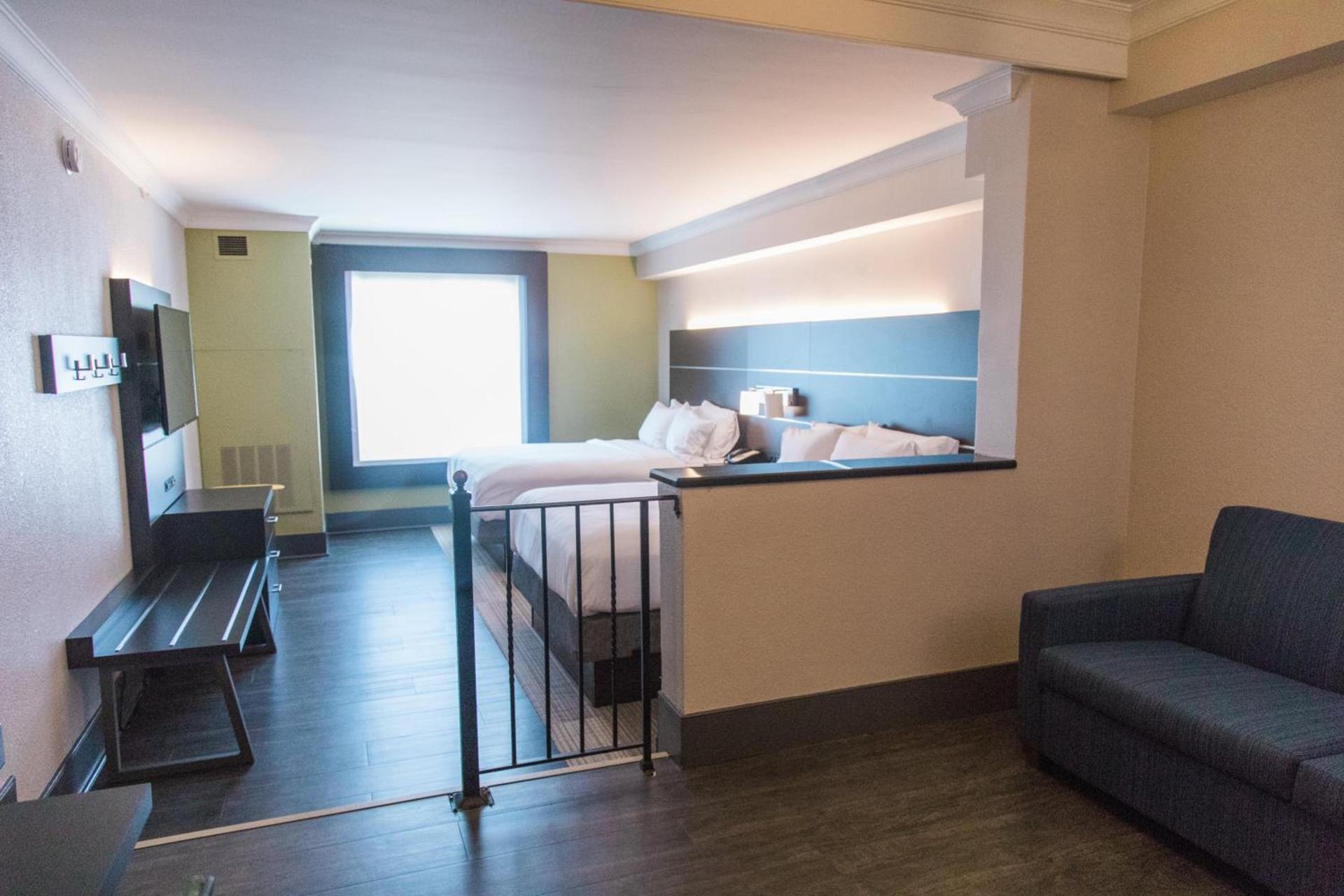 Holiday Inn Express & Suites Columbia-Fort Jackson by IHG photo 5