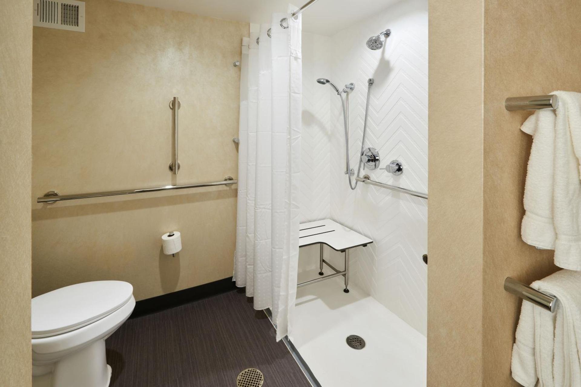 Holiday Inn & Suites Philadelphia W - Drexel Hill by IHG photo 25