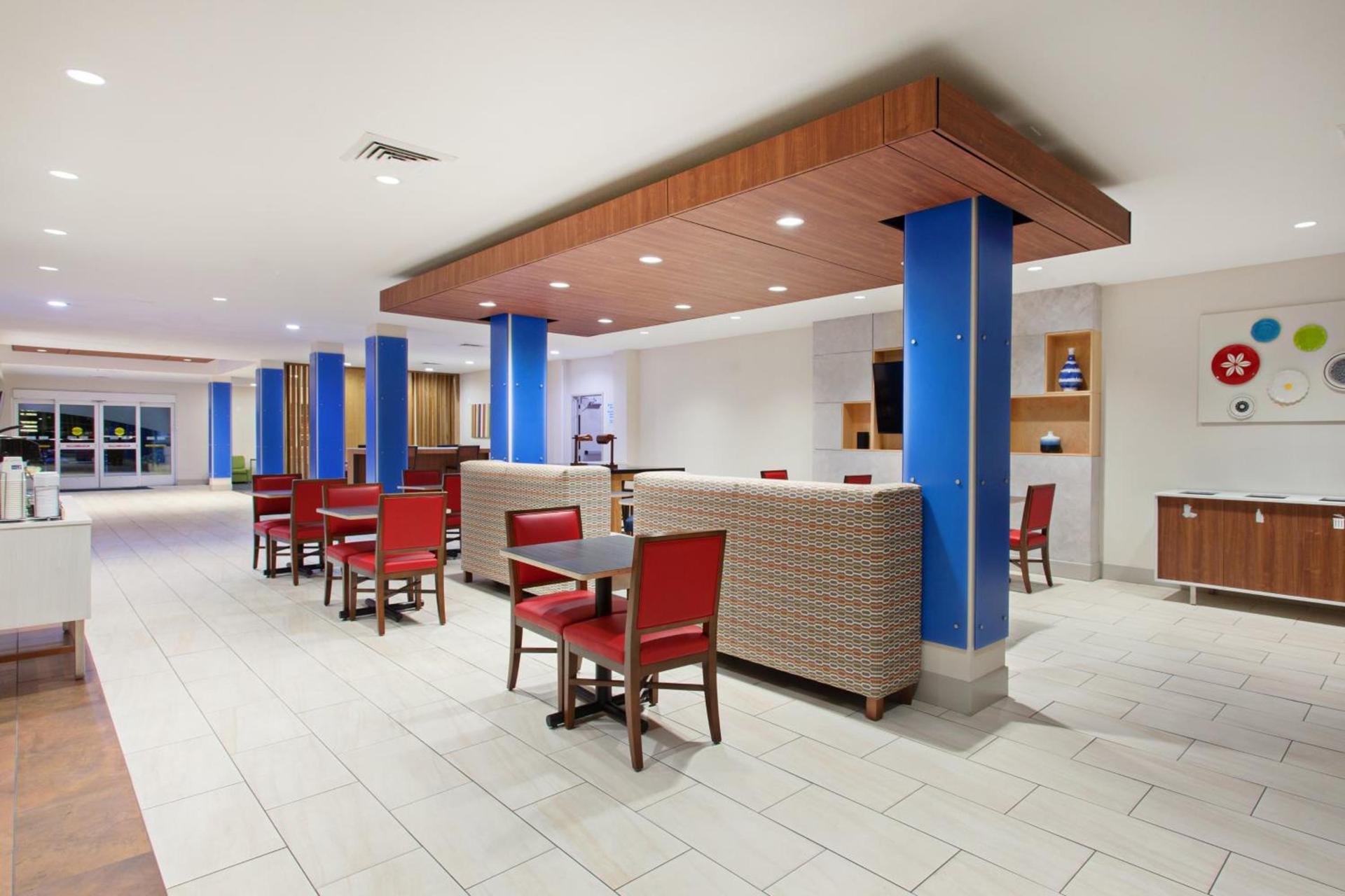 Holiday Inn Express & Suites Corona by IHG photo 24
