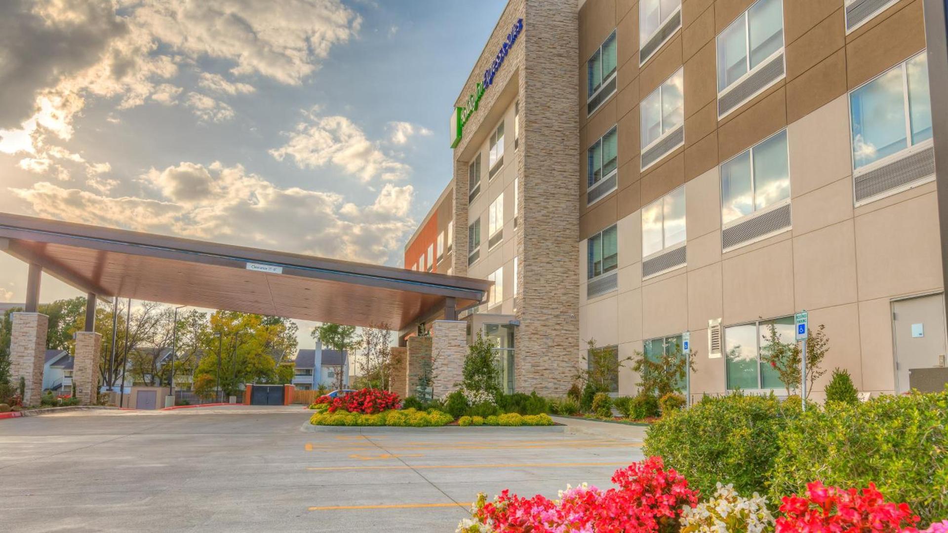 Holiday Inn Express & Suites Tulsa Midtown by IHG photo 29