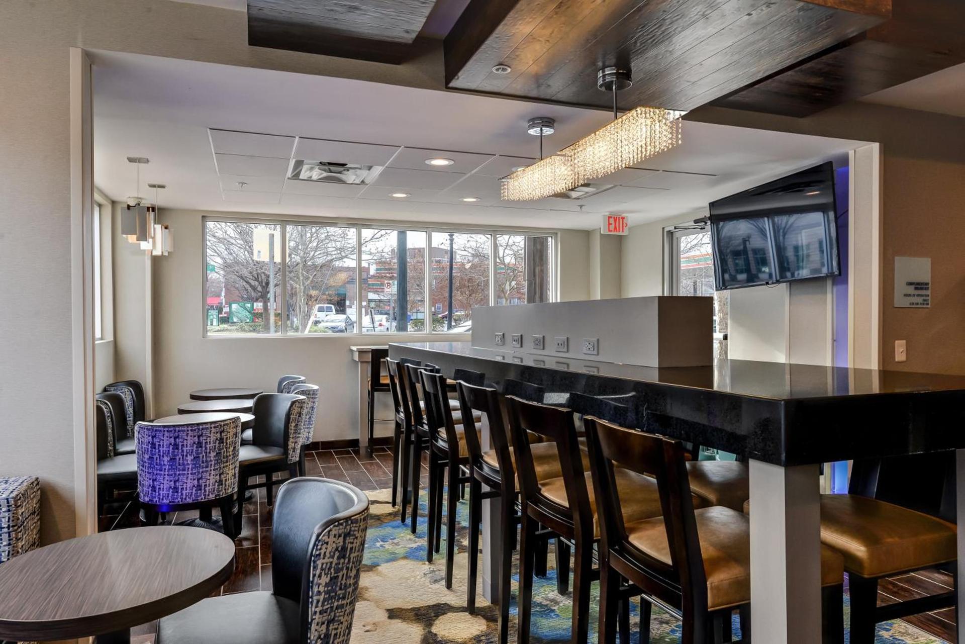 Holiday Inn Express Washington DC Silver Spring by IHG photo 2