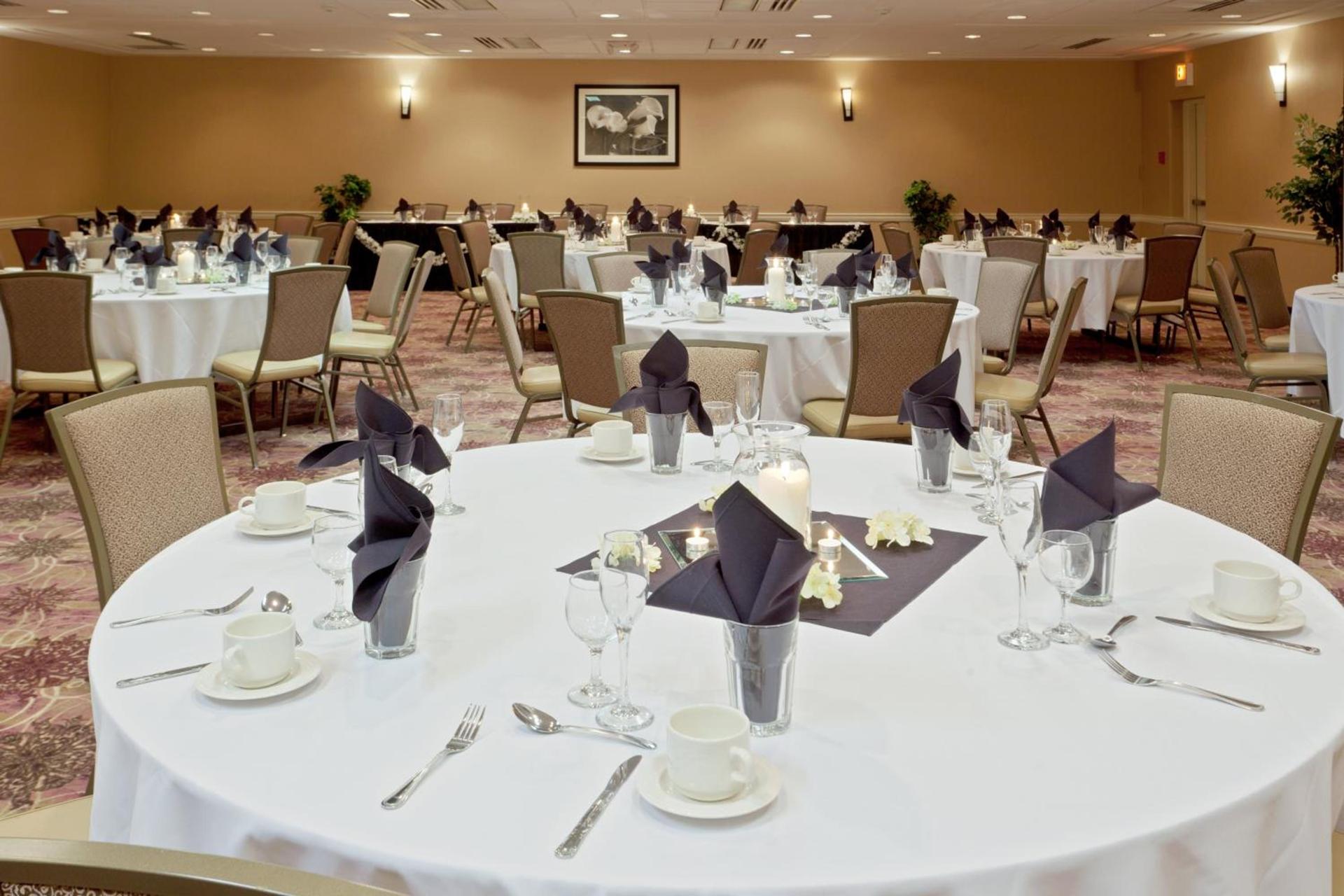 Armoni Inn & Suites photo 30