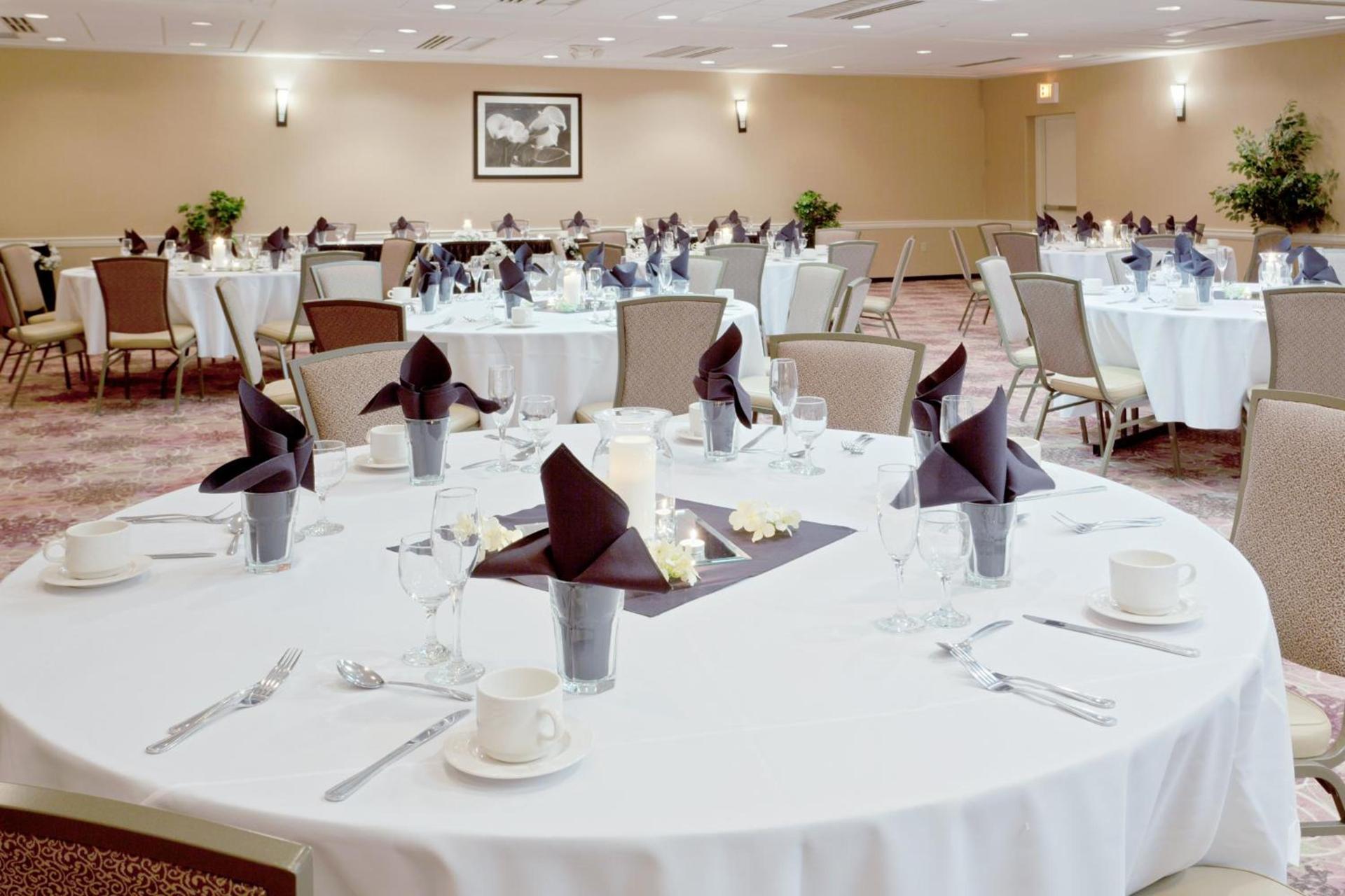 Armoni Inn & Suites photo 29