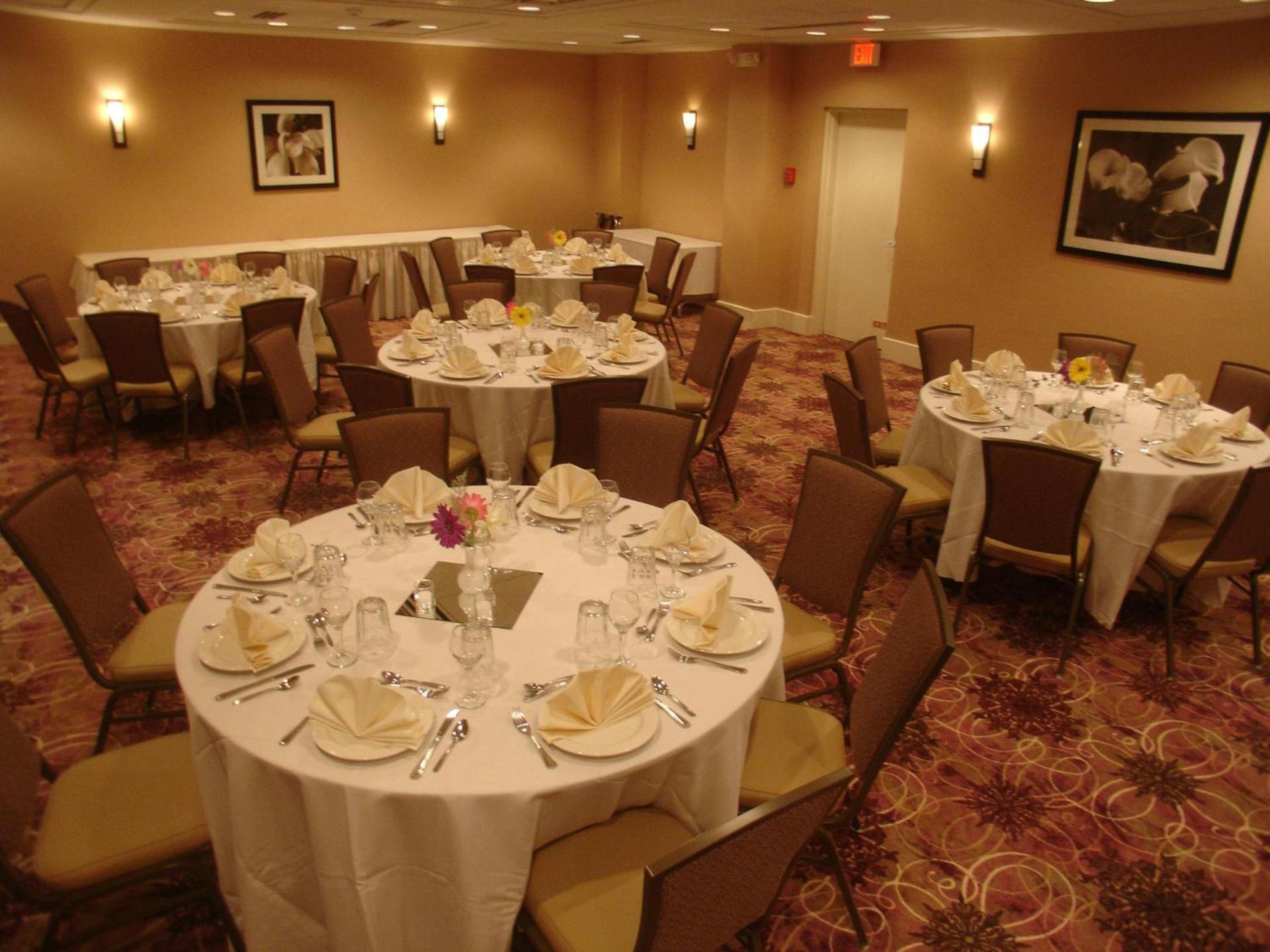 Armoni Inn & Suites photo 33