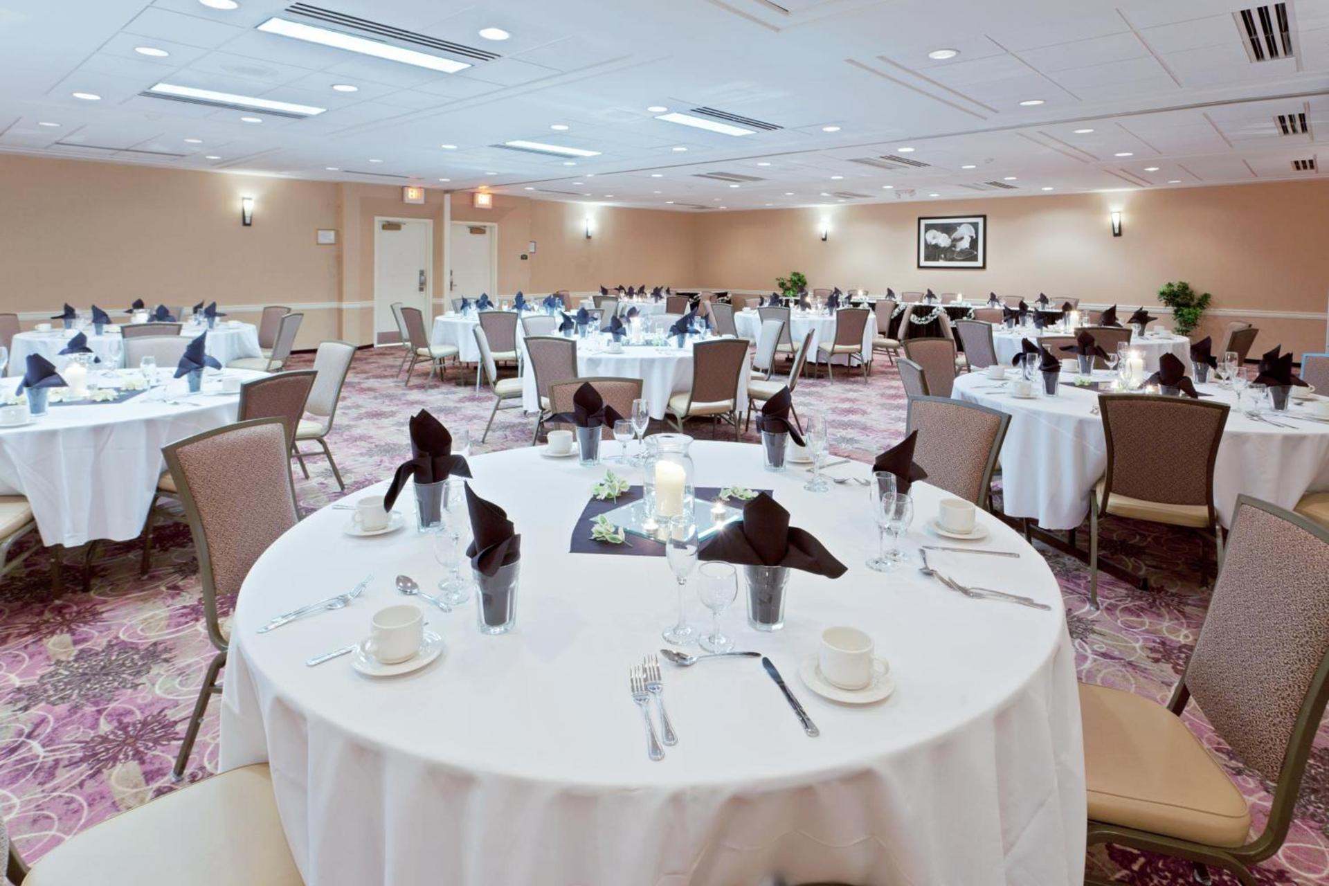 Armoni Inn & Suites photo 12