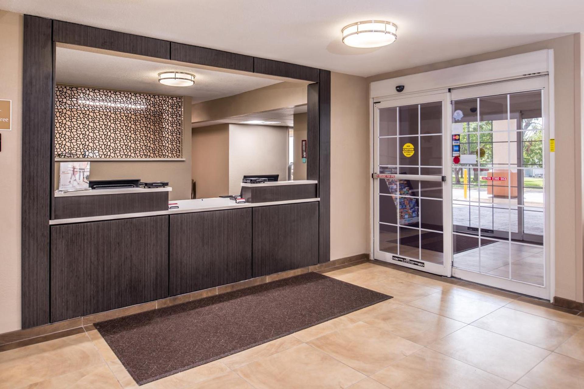Candlewood Suites - Topeka West by IHG photo 2