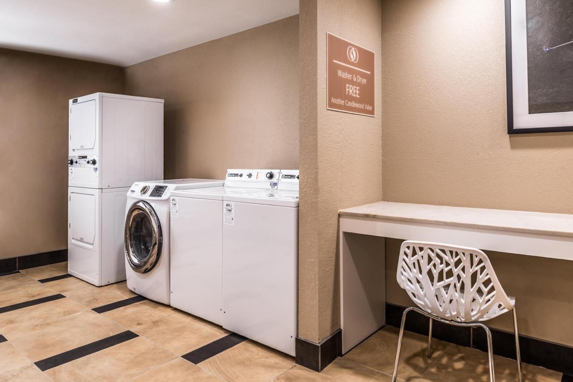 Candlewood Suites - Topeka West by IHG photo 3