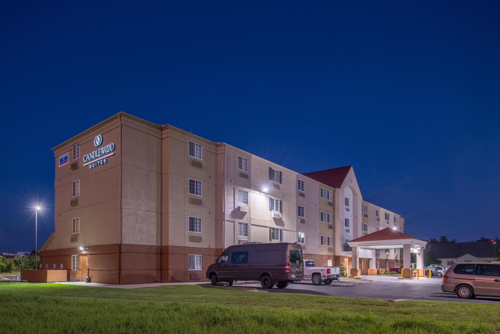 Candlewood Suites - Topeka West by IHG photo 10