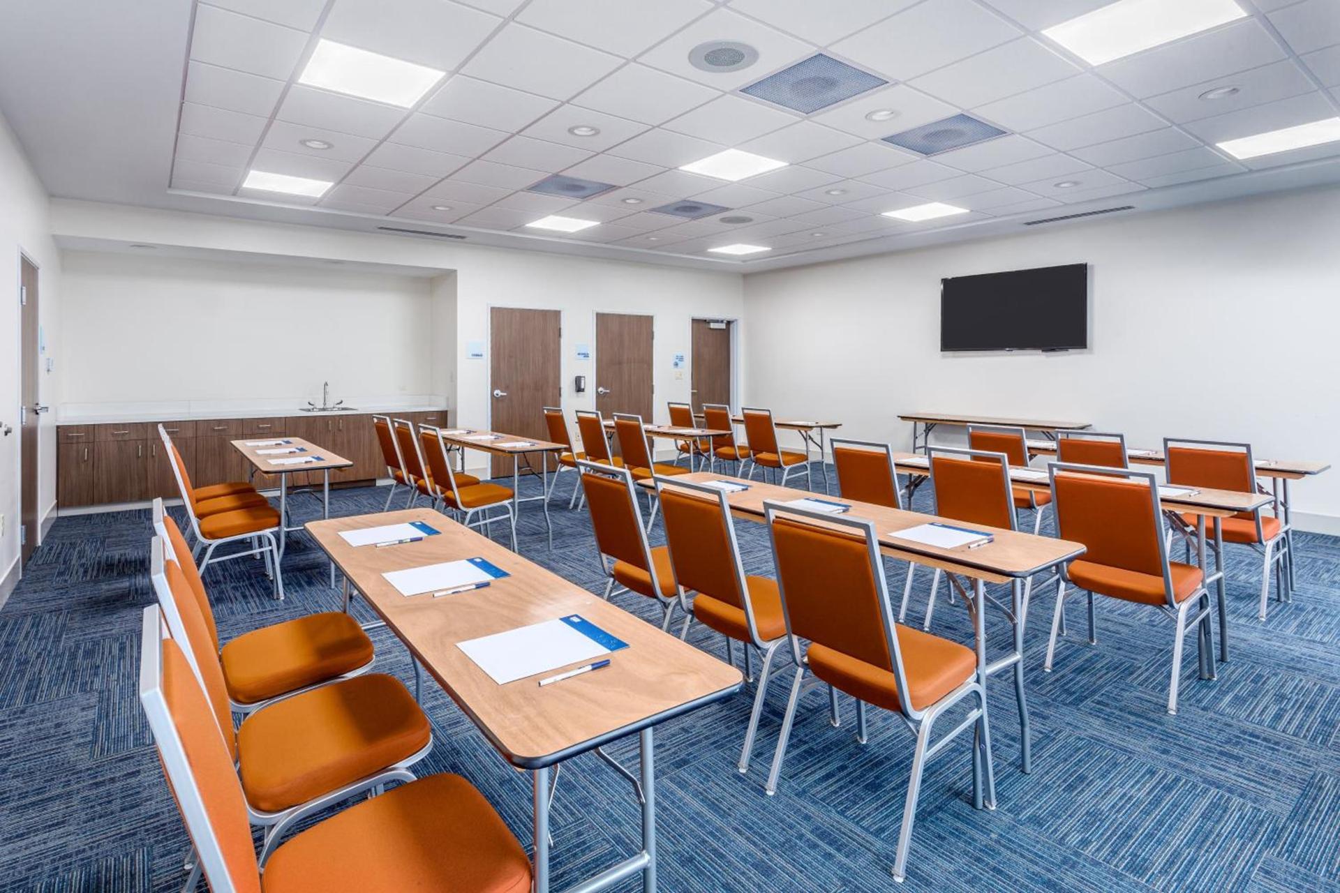 Holiday Inn Express & Suites Hammond by IHG photo 40