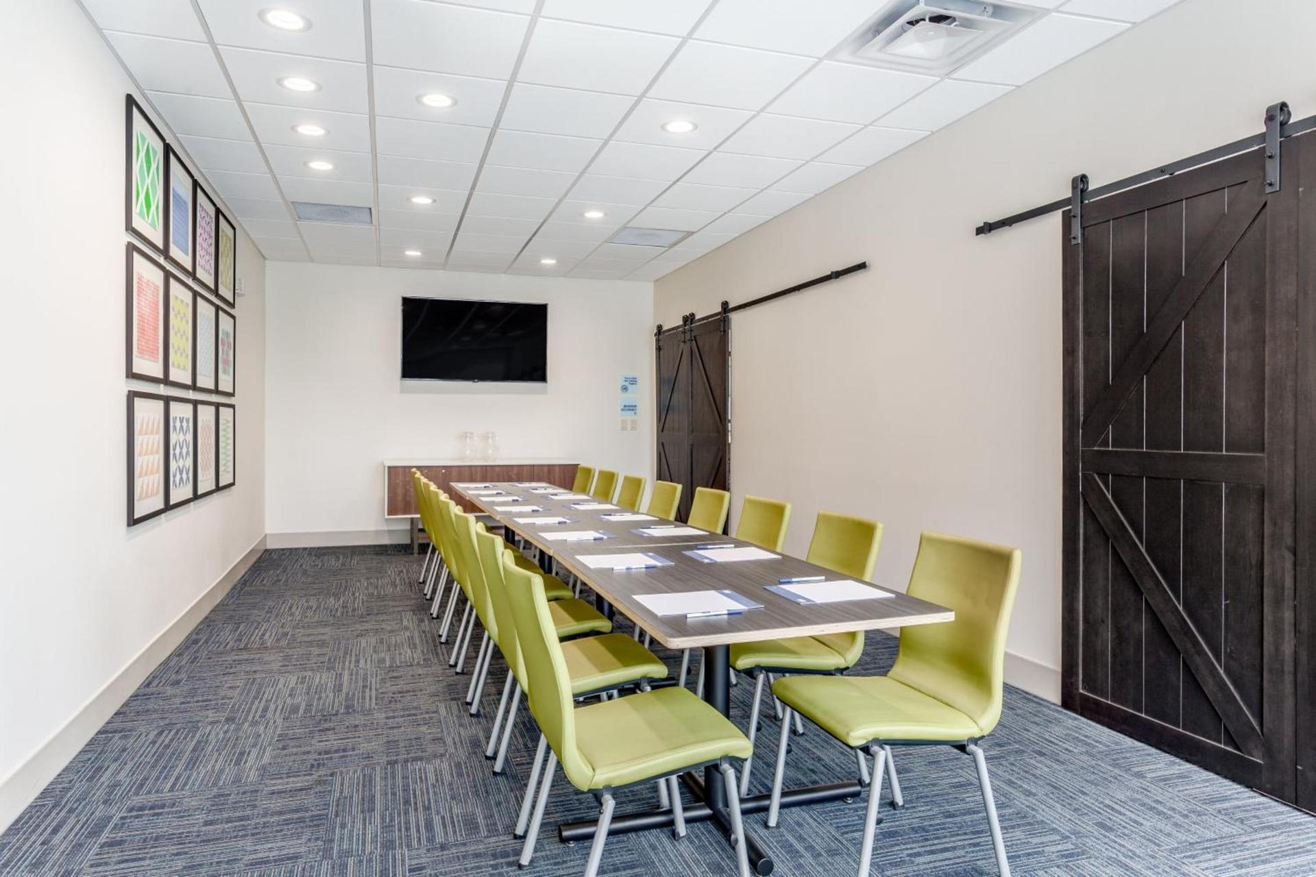 Holiday Inn Express & Suites Hammond by IHG photo 41