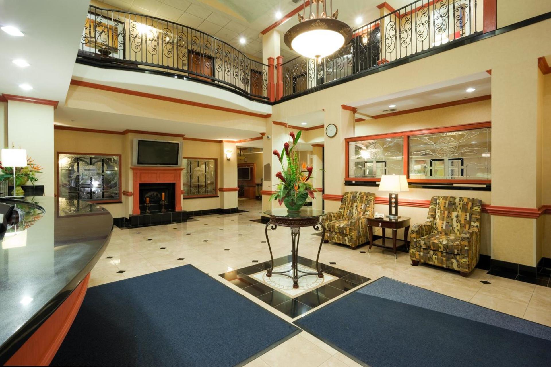 Holiday Inn Express Hotel and Suites Fairfield-North by IHG photo 2