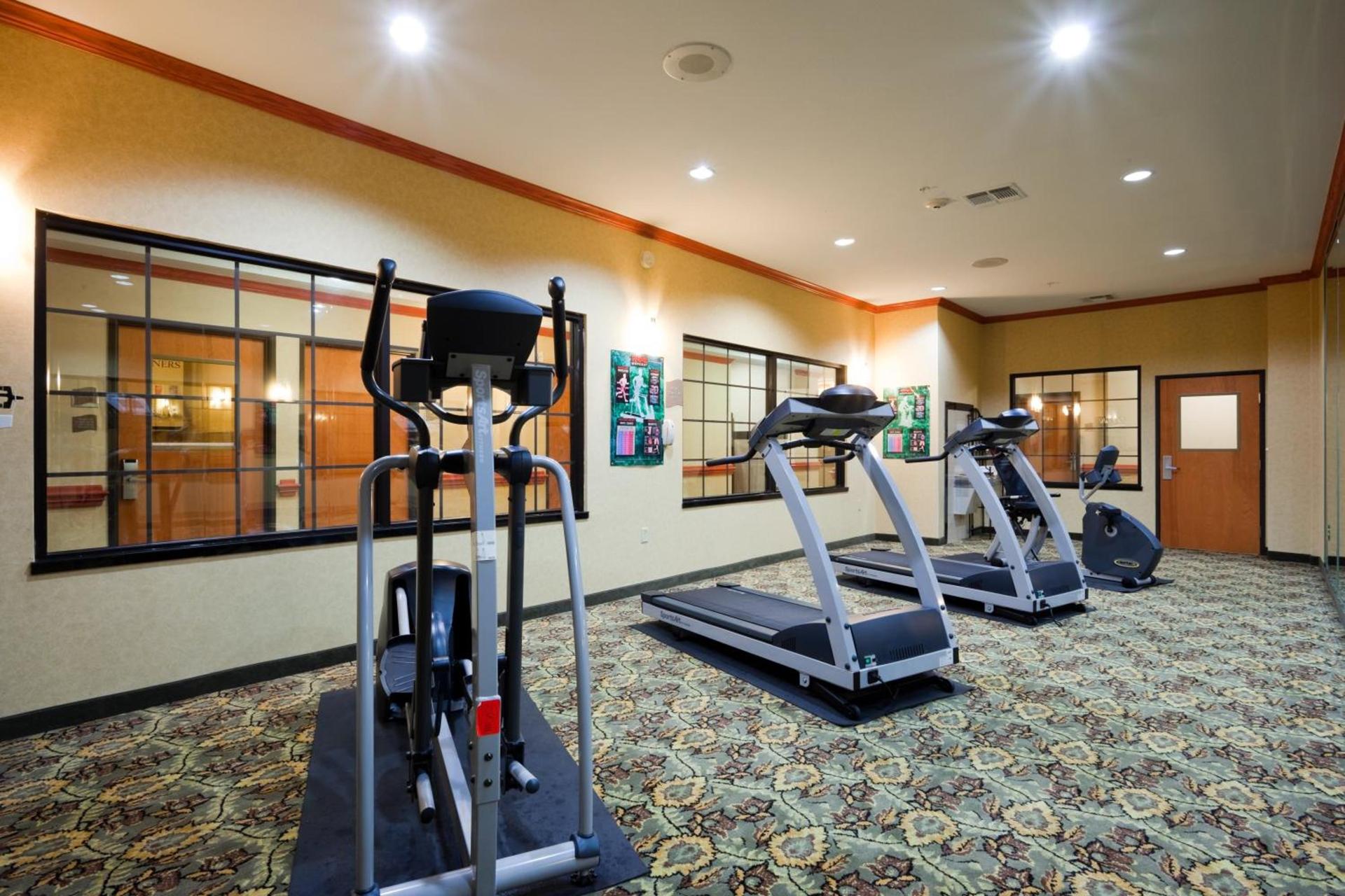 Holiday Inn Express Hotel and Suites Fairfield-North by IHG photo 17