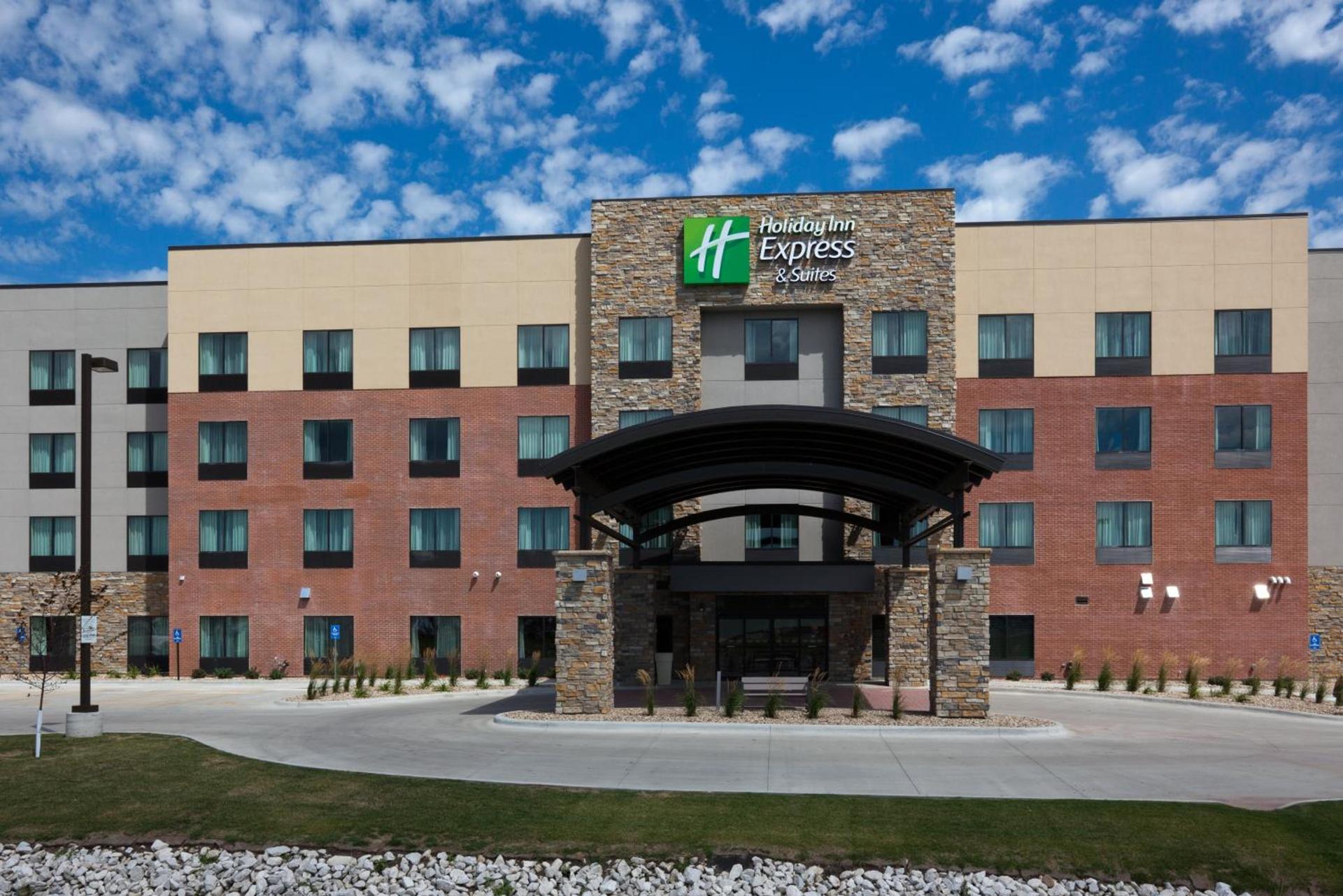 Holiday Inn Express & Suites Fort Dodge by IHG — hotel in Fort Dodge