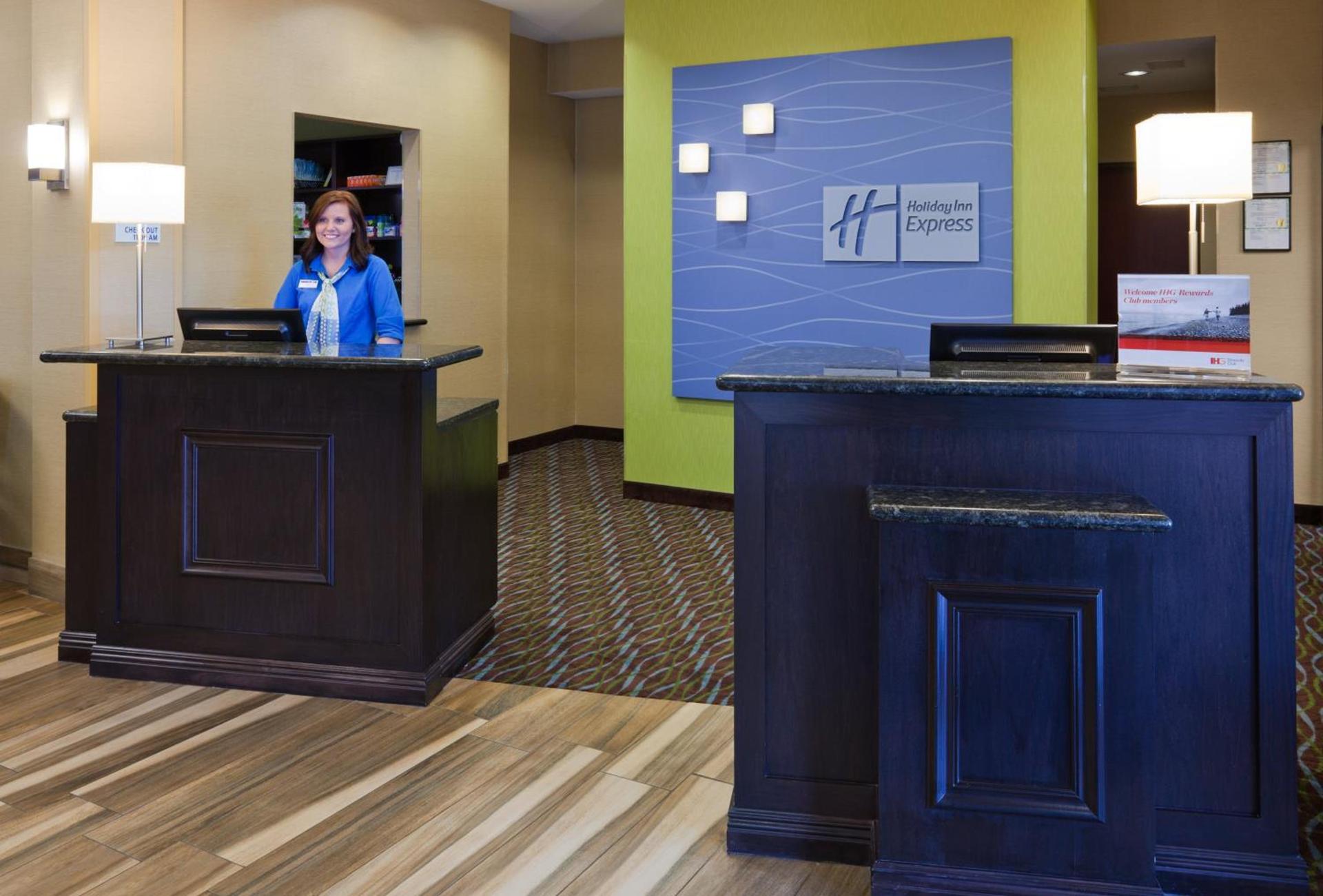 Holiday Inn Express & Suites Fort Dodge by IHG photo 9