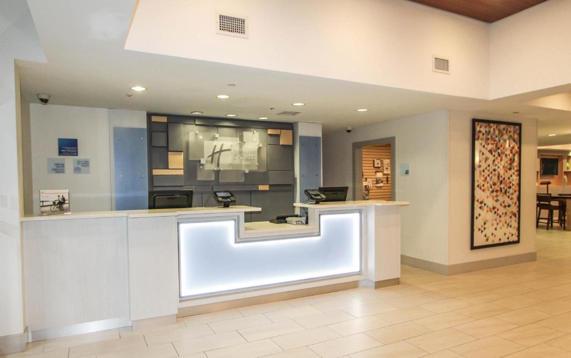 Holiday Inn Express Hotel & Suites Charleston - North by IHG photo 3