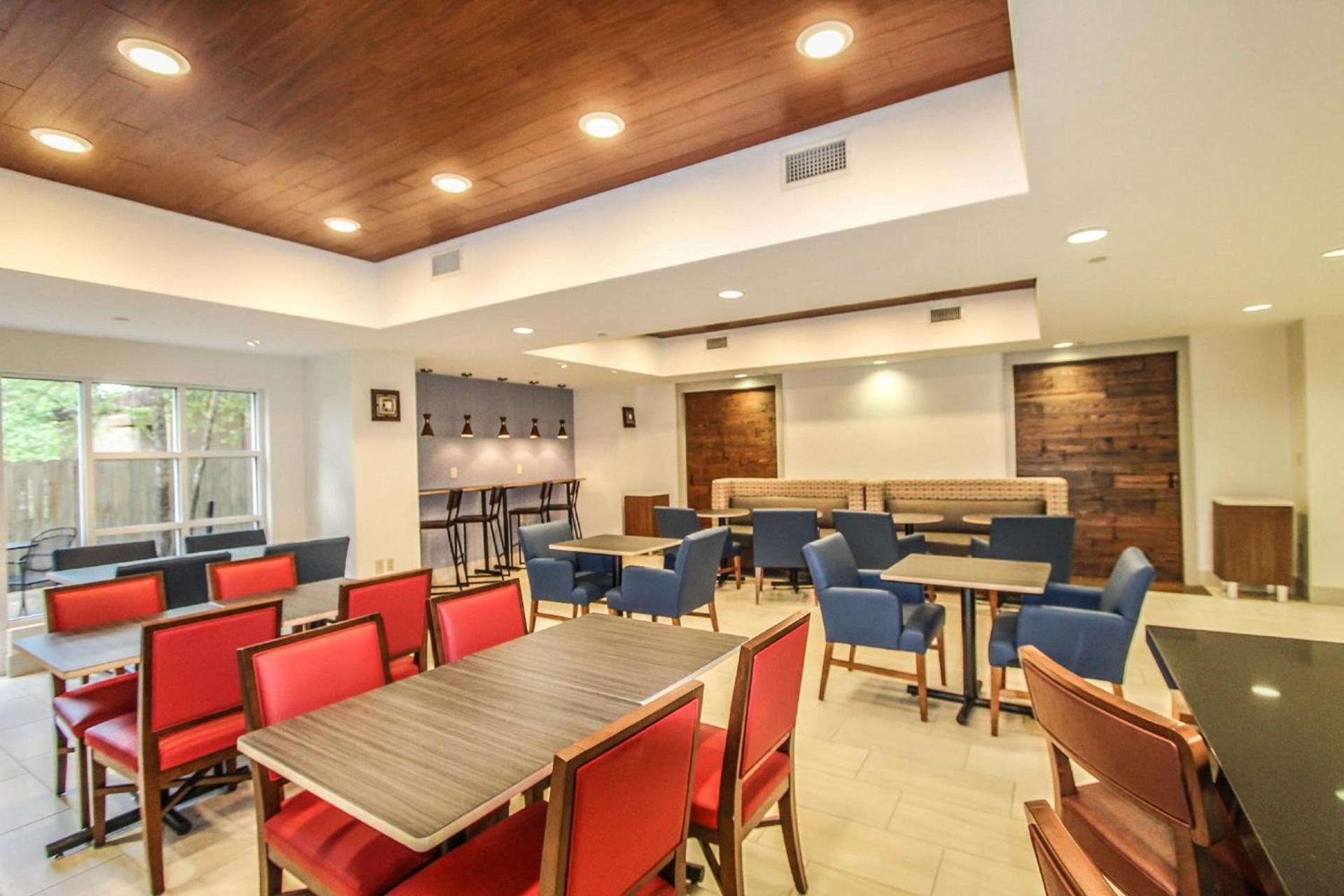 Holiday Inn Express Hotel & Suites Charleston - North by IHG photo 8