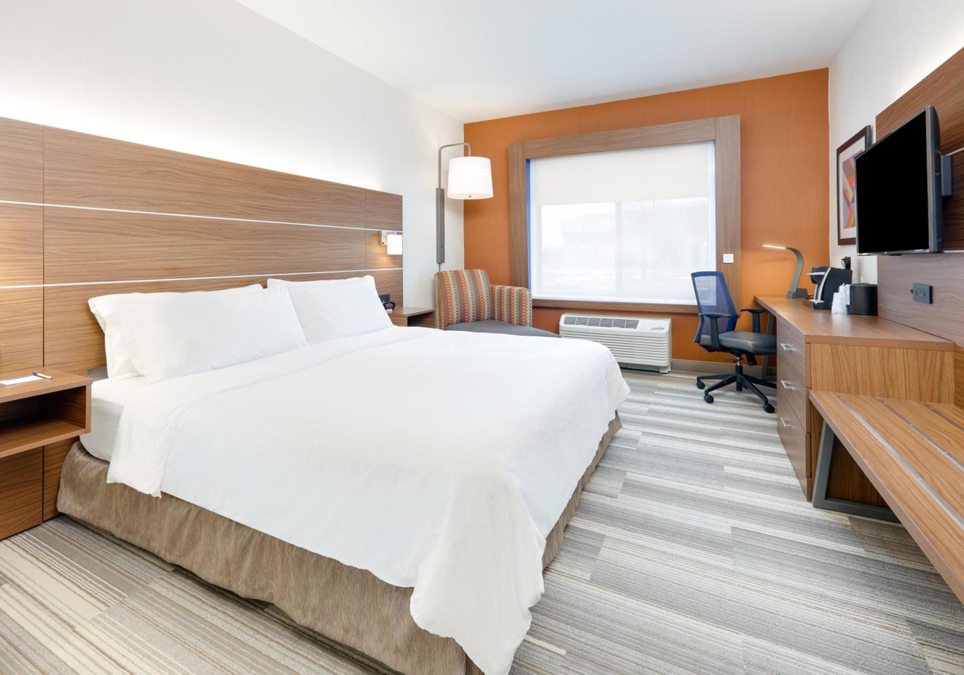 Holiday Inn Express & Suites Mitchell by IHG photo 34