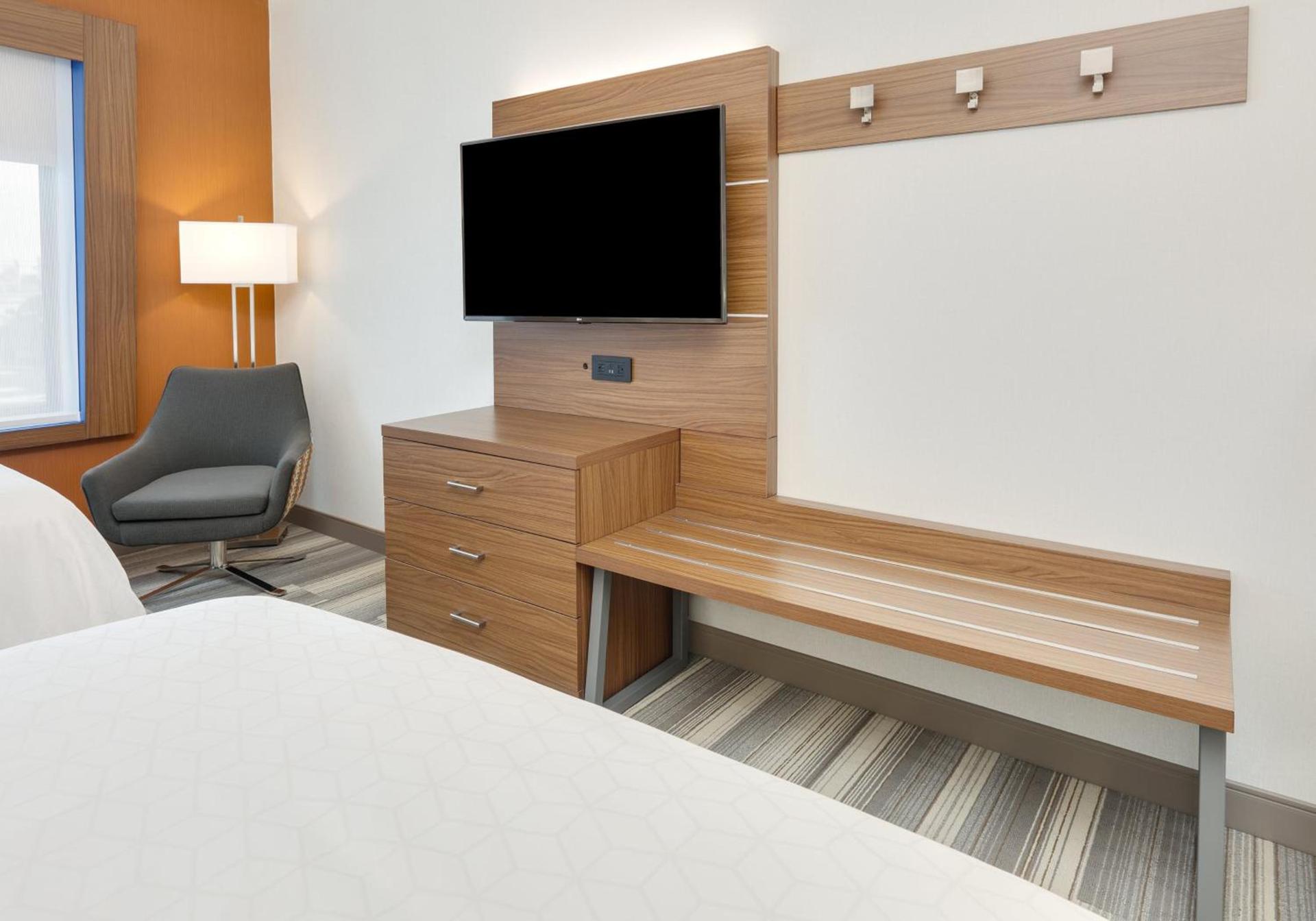 Holiday Inn Express & Suites Mitchell by IHG photo 41