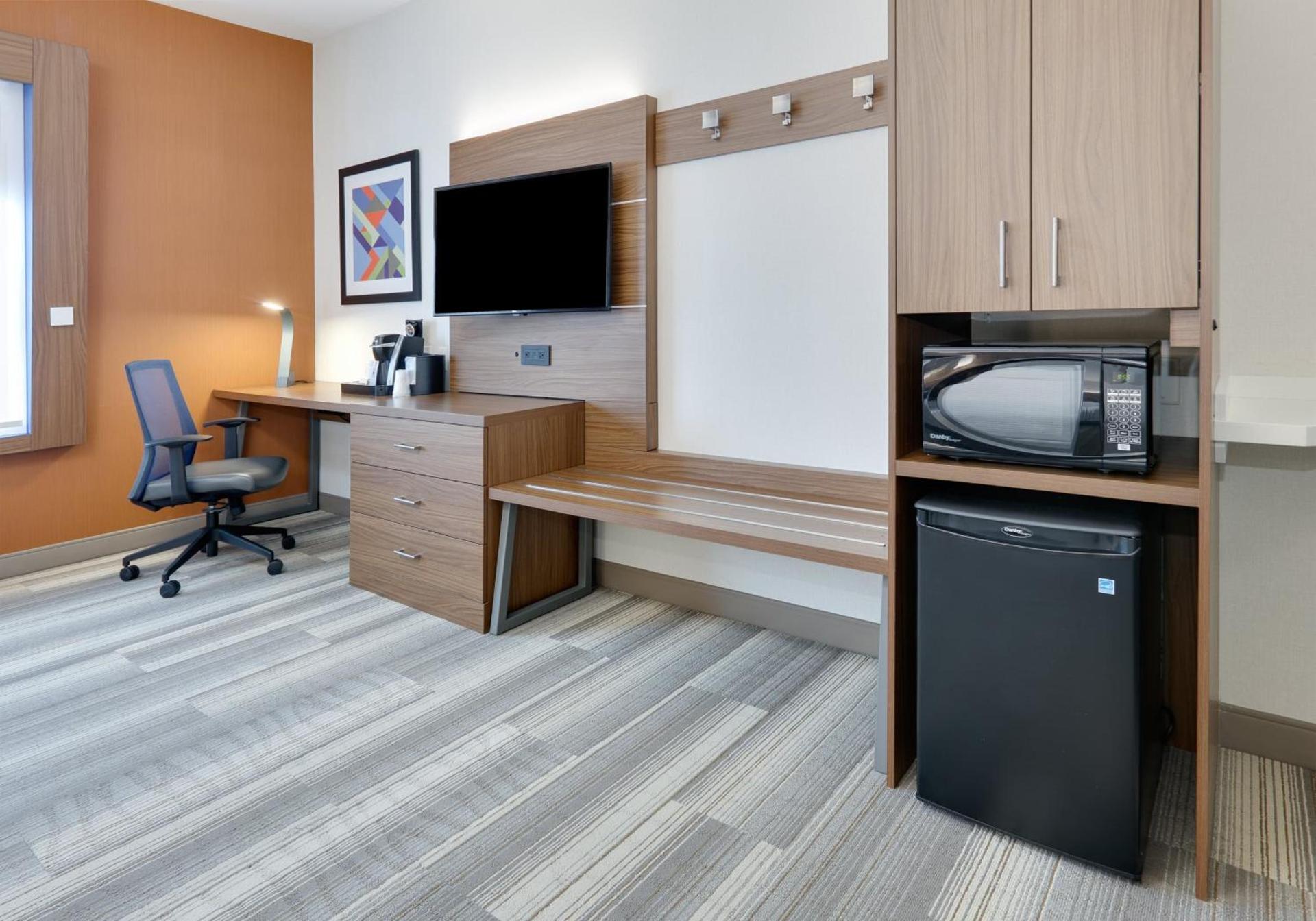 Holiday Inn Express & Suites Mitchell by IHG photo 43