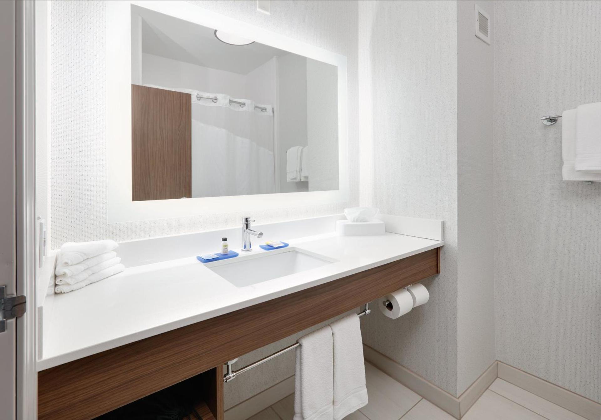 Holiday Inn Express & Suites Mitchell by IHG photo 38