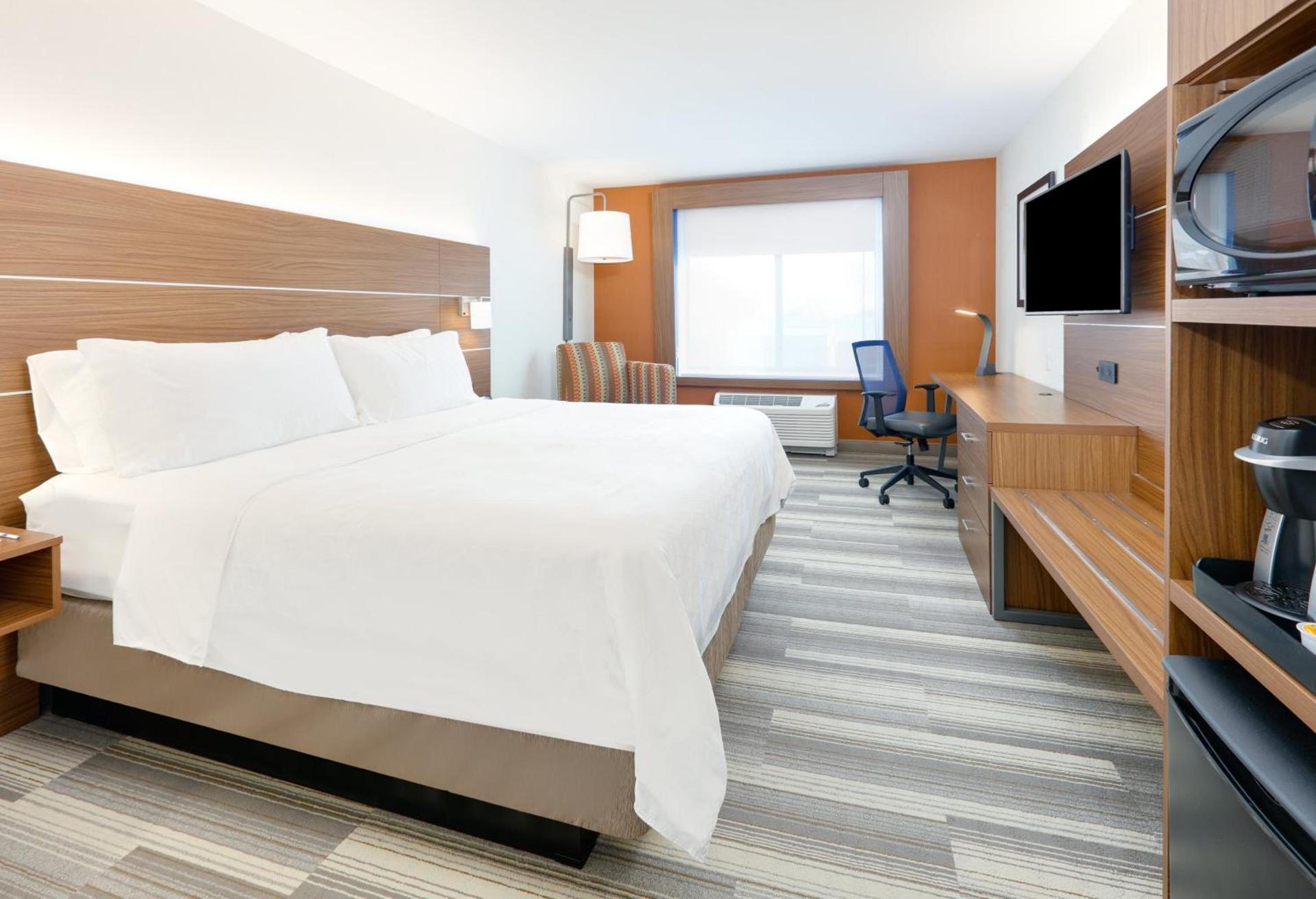 Holiday Inn Express & Suites Mitchell by IHG photo 35