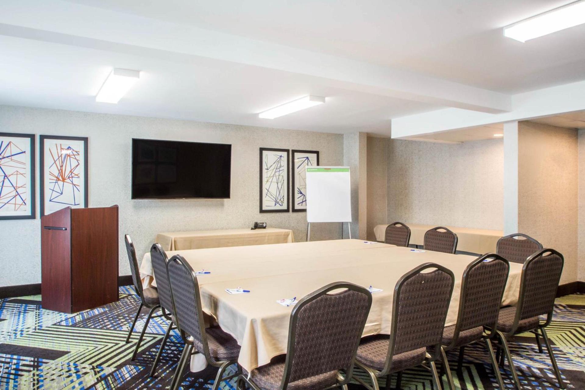 Holiday Inn Express & Suites - Albany Airport - Wolf Road by IHG photo 9