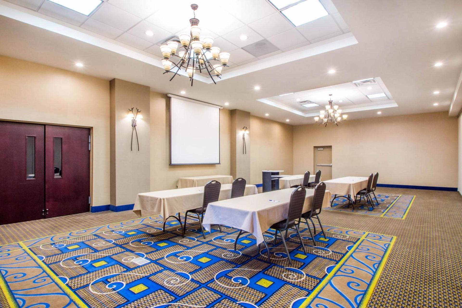 Holiday Inn Express & Suites - Albany Airport - Wolf Road by IHG photo 6