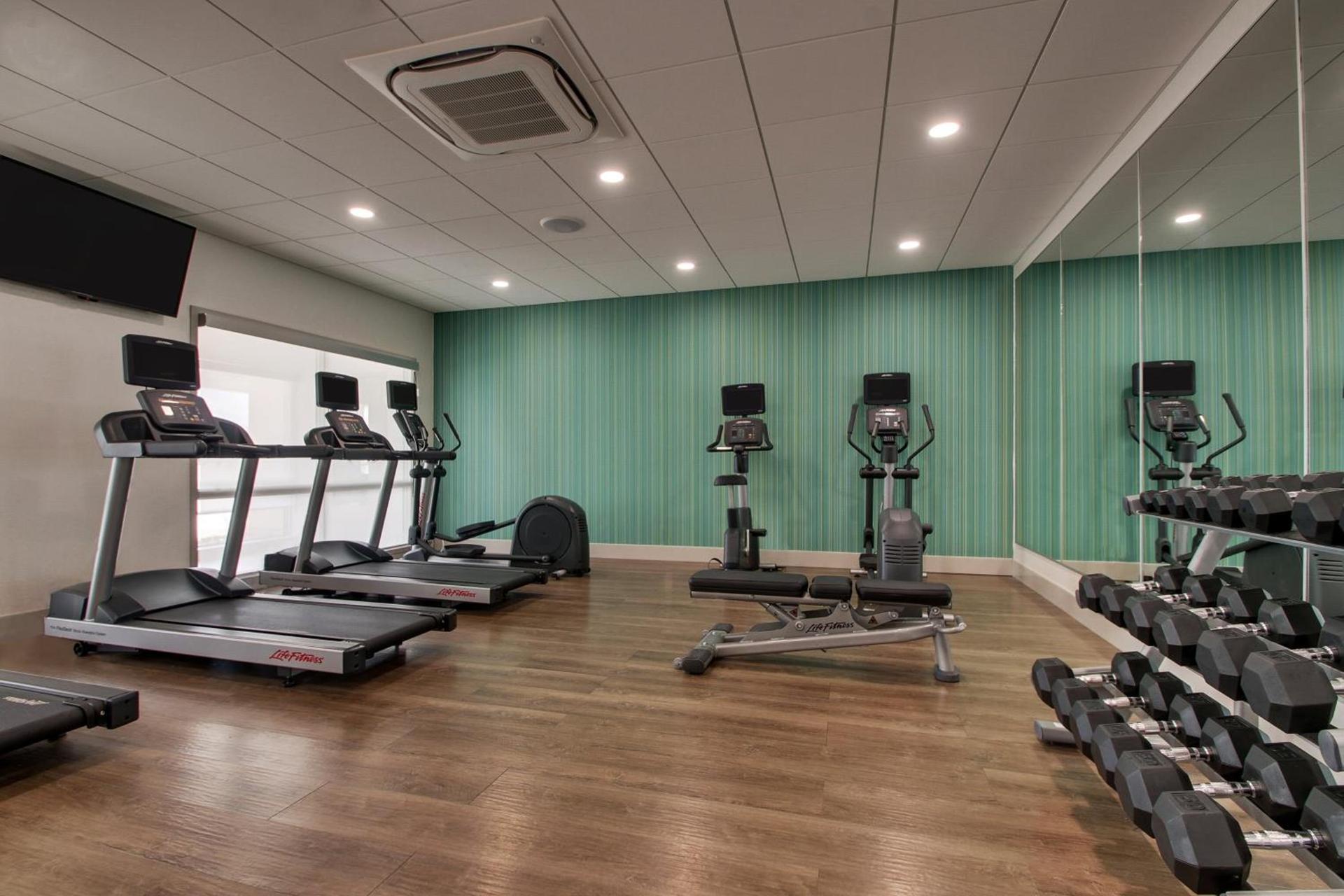 Holiday Inn Express & Suites - Mount Vernon by IHG photo 21