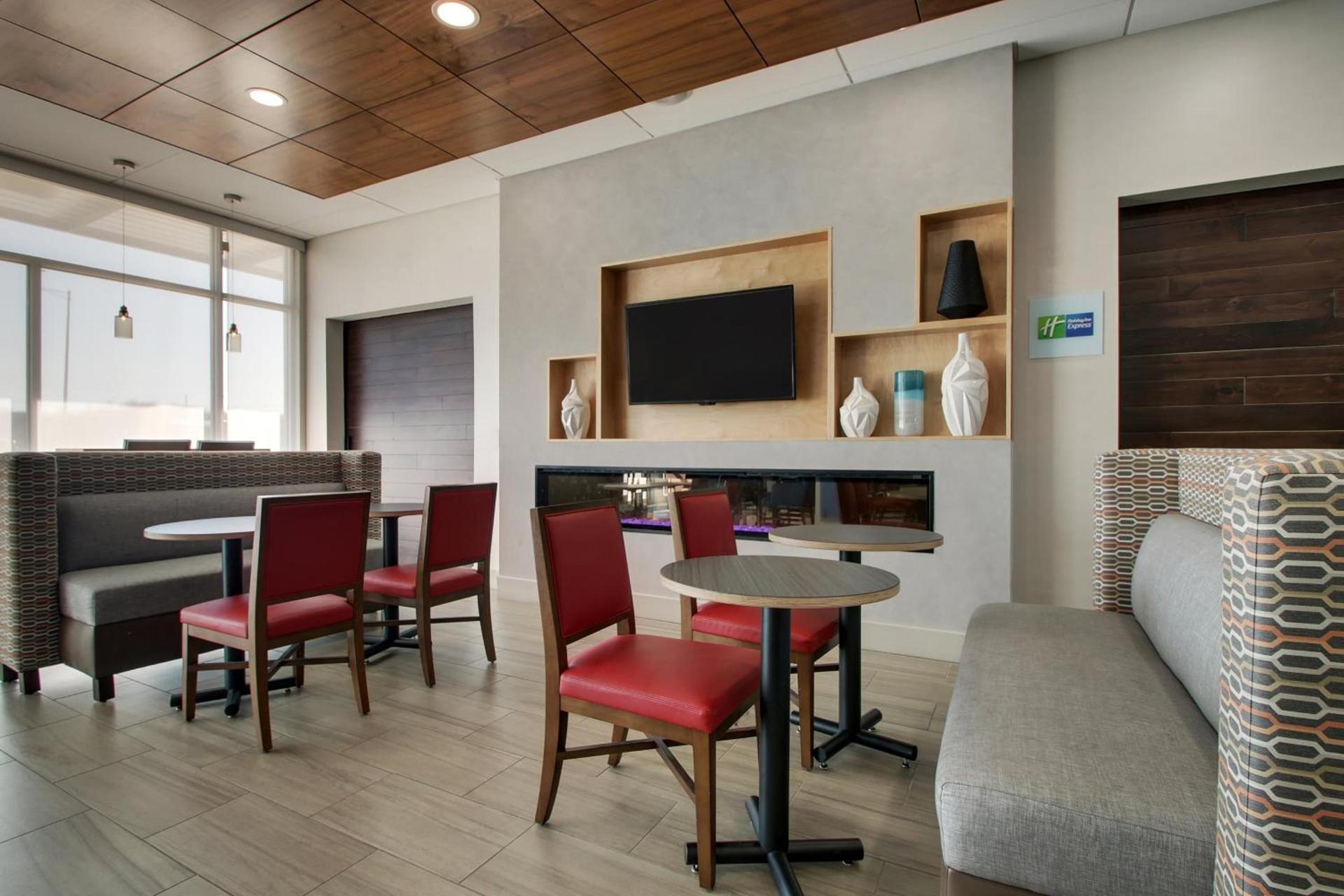 Holiday Inn Express & Suites - Mount Vernon by IHG photo 22