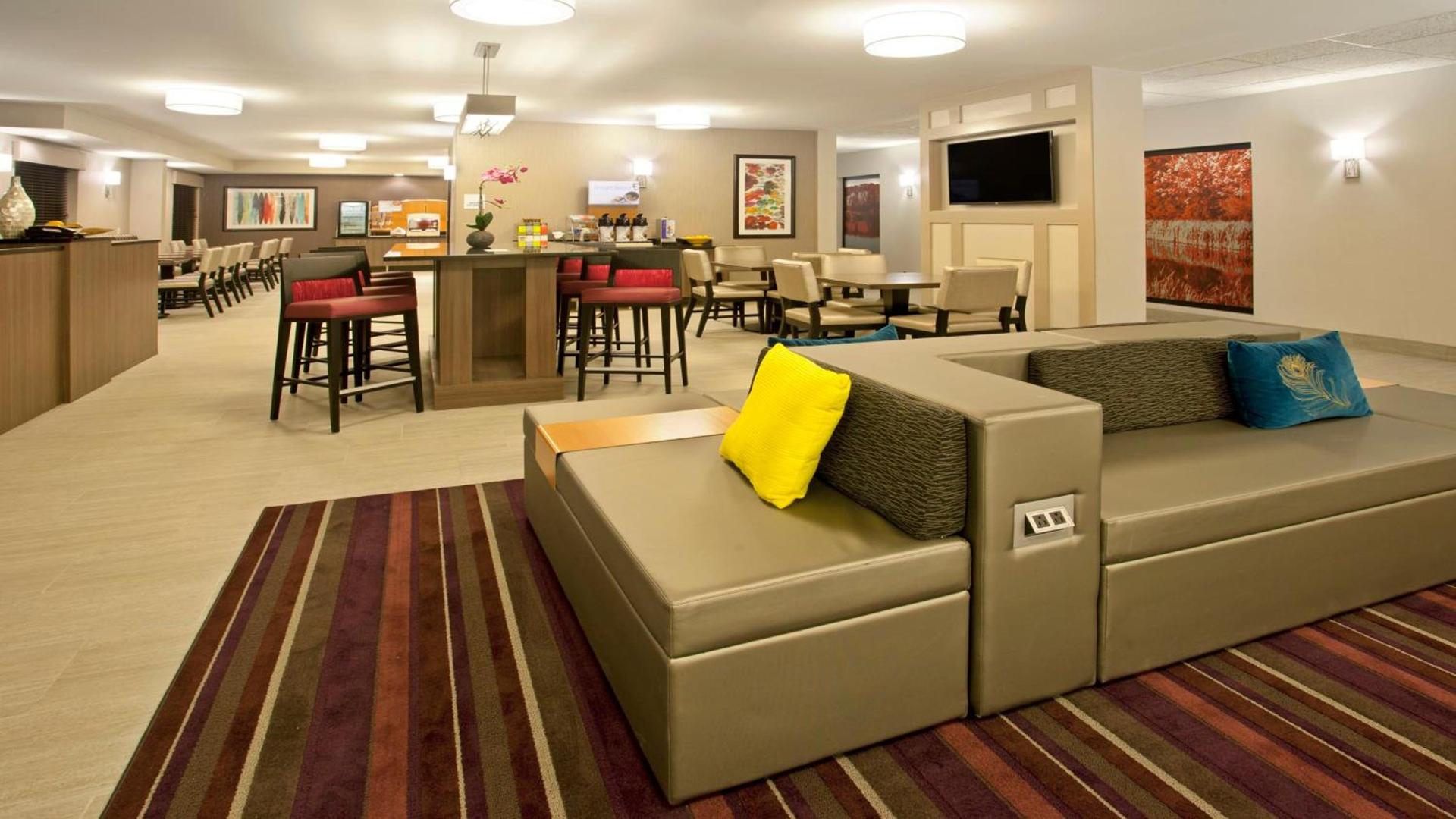 Holiday Inn Express Hotel & Suites Minneapolis - Minnetonka by IHG photo 16